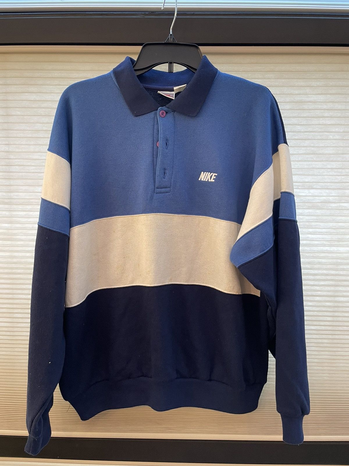 Nike collared sweatshirt hotsell