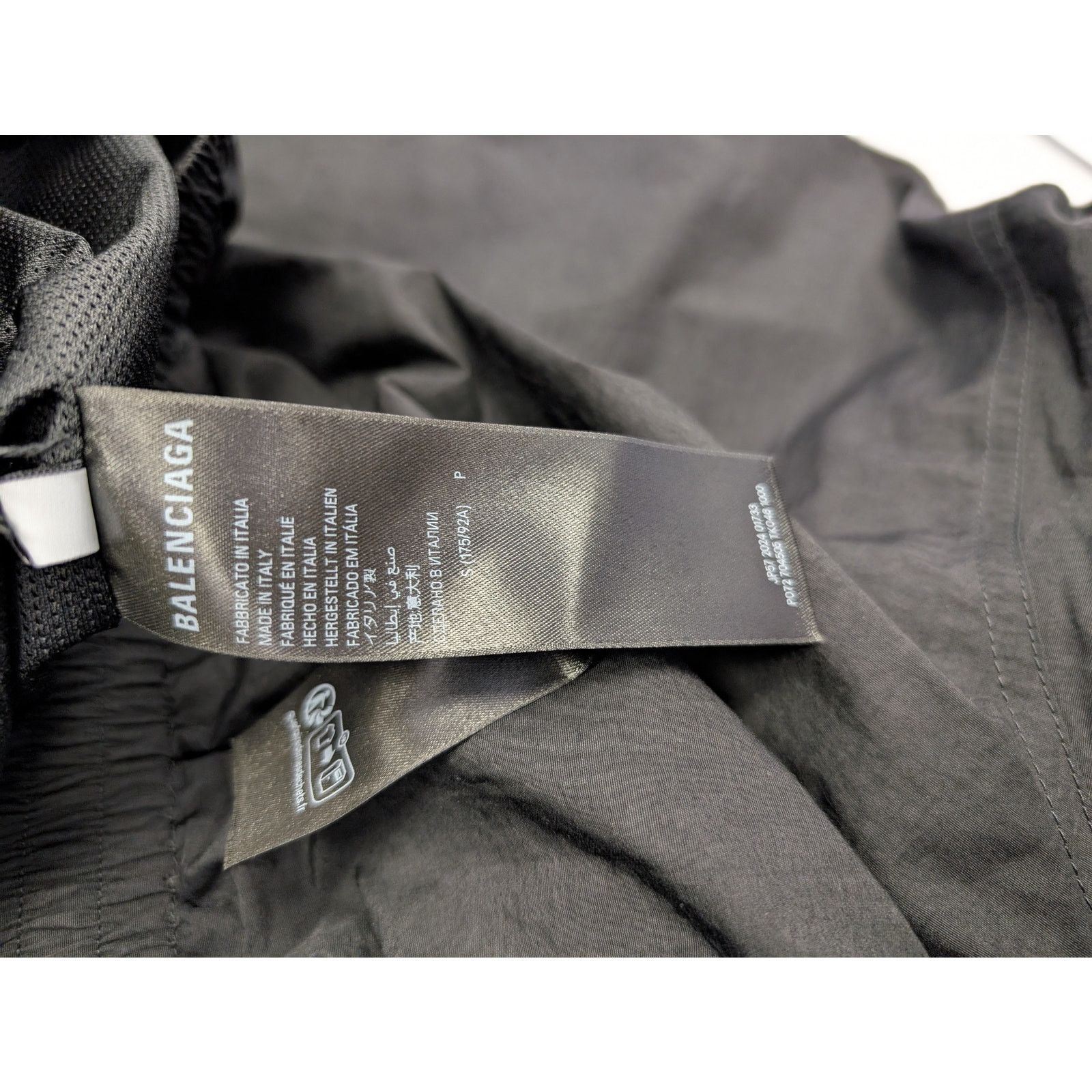 Balenciaga o1rshd1 Men's Overcoat small fit tracksuit jacket in Black Size US S / EU 44-46 / 1 - 14 Thumbnail