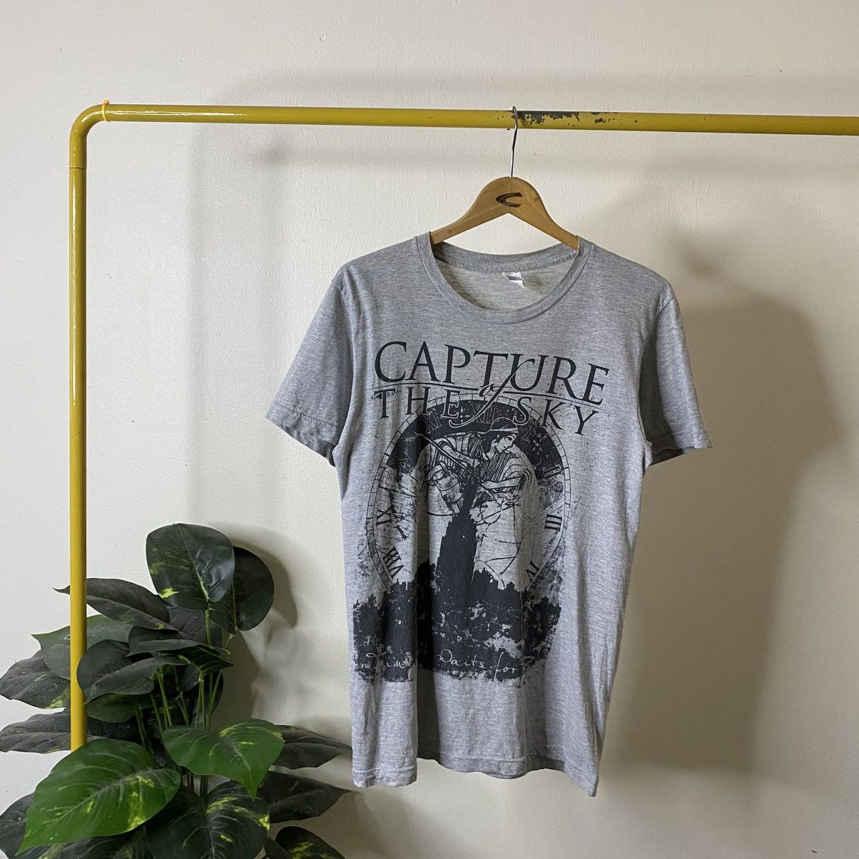 Vintage Vintage Y2K Capture The Sky Art T Shirt Size US S / EU 44-46 / 1 - 1 Thumbnail