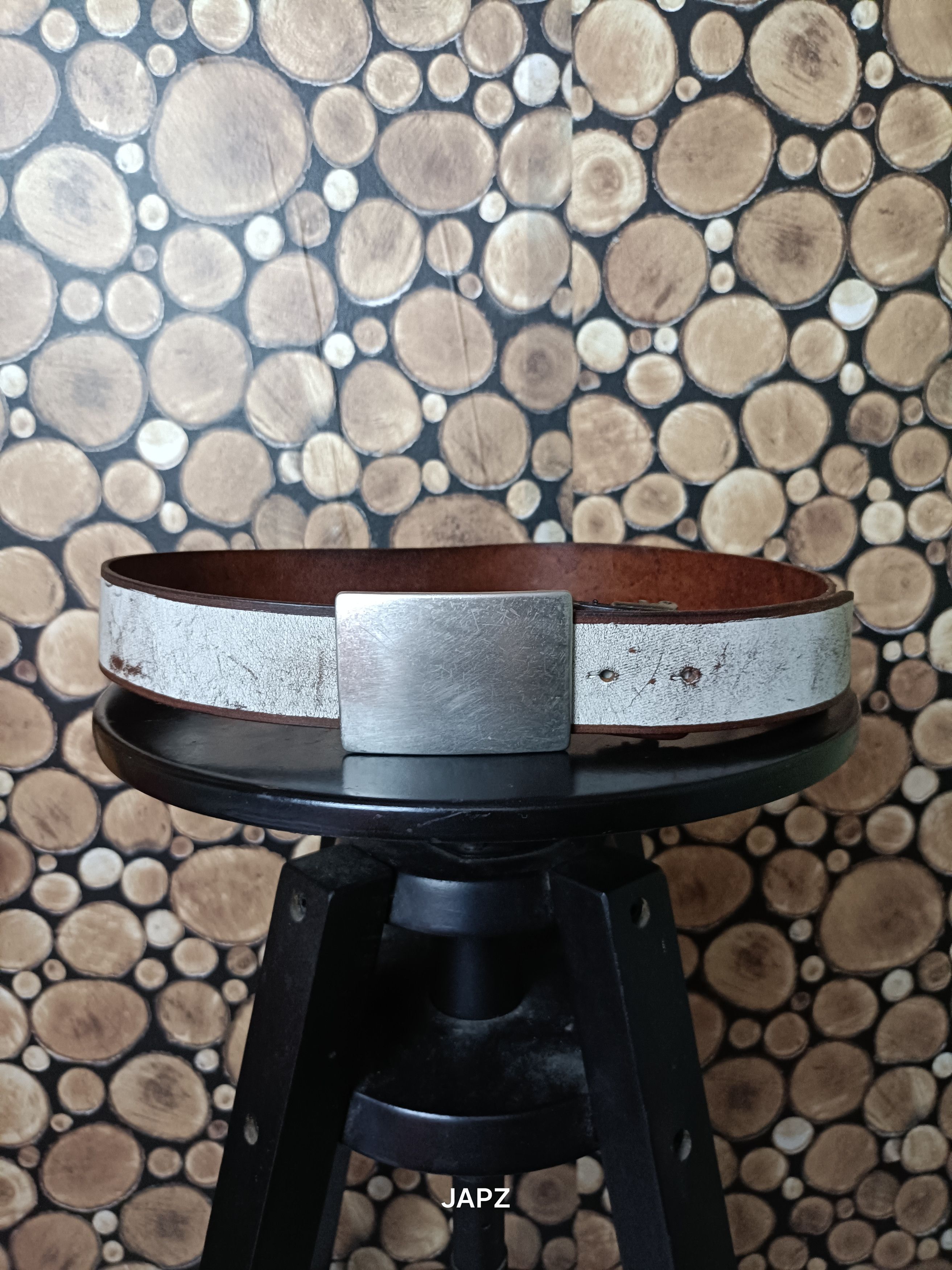 Levi's Vintage Levi Strauss broken white leather belt Size 34 - 5 Thumbnail