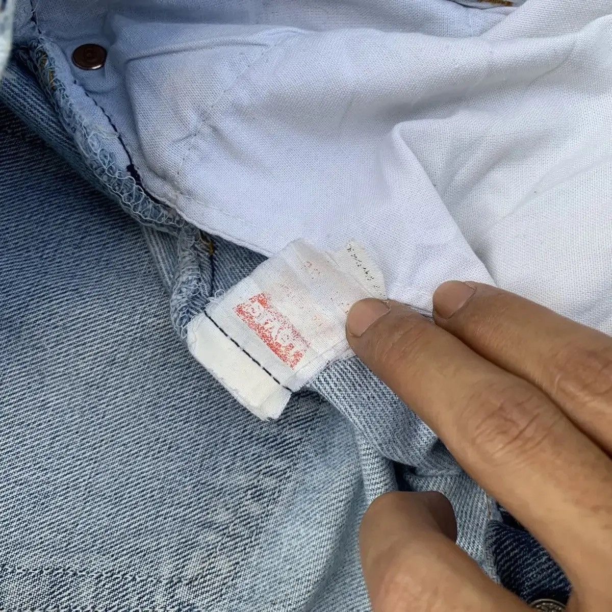 Levi's Ripped Levi’s 501 Jeans Light Wash Levis Denim Pants Size US 27 - 8 Thumbnail