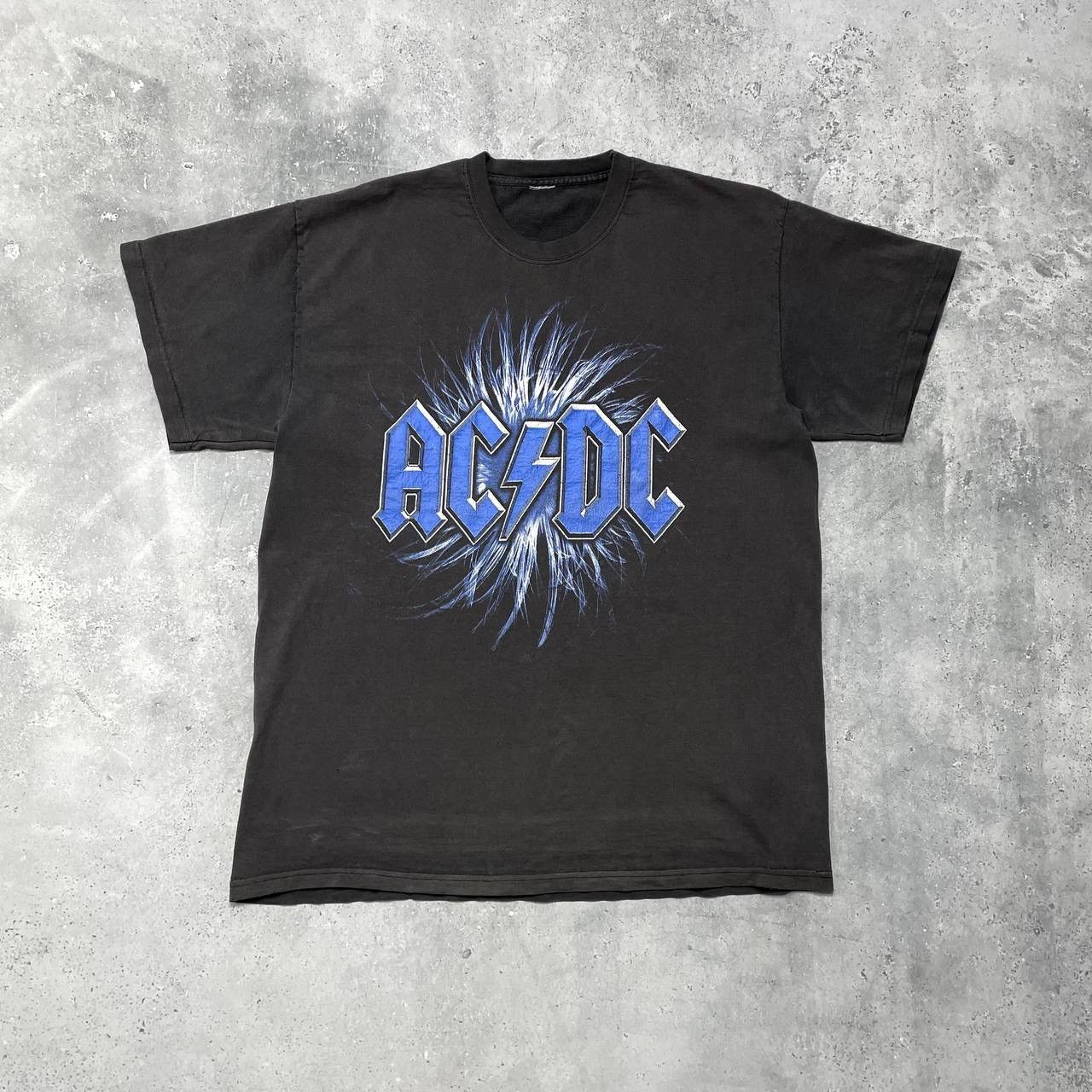 Band Tees Vintage 2000s AC/DC Band T Shirt Faded Black Size L/XL Size US XL / EU 56 / 4 - 1 Thumbnail