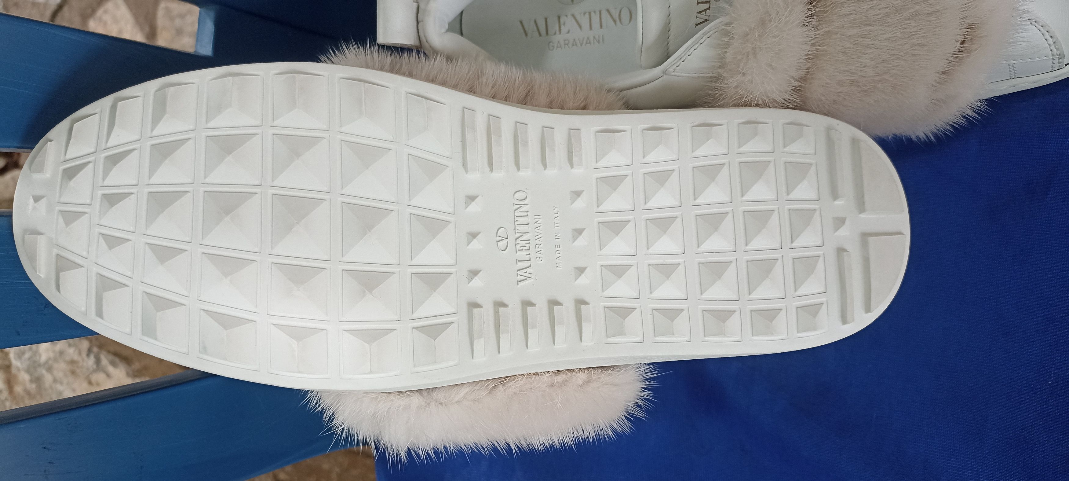 Valentino Valentino Garavani Fur Trim Sneakers White Size US 9 / IT 39 - 2 Thumbnail