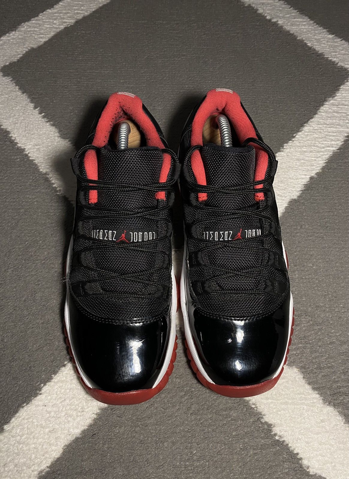 Jordan Brand × Nike Nike Air Jordan 11 Retro Low Bred (GS) 2015 sneakers Size US 7.5 / IT 37.5 - 5 Thumbnail