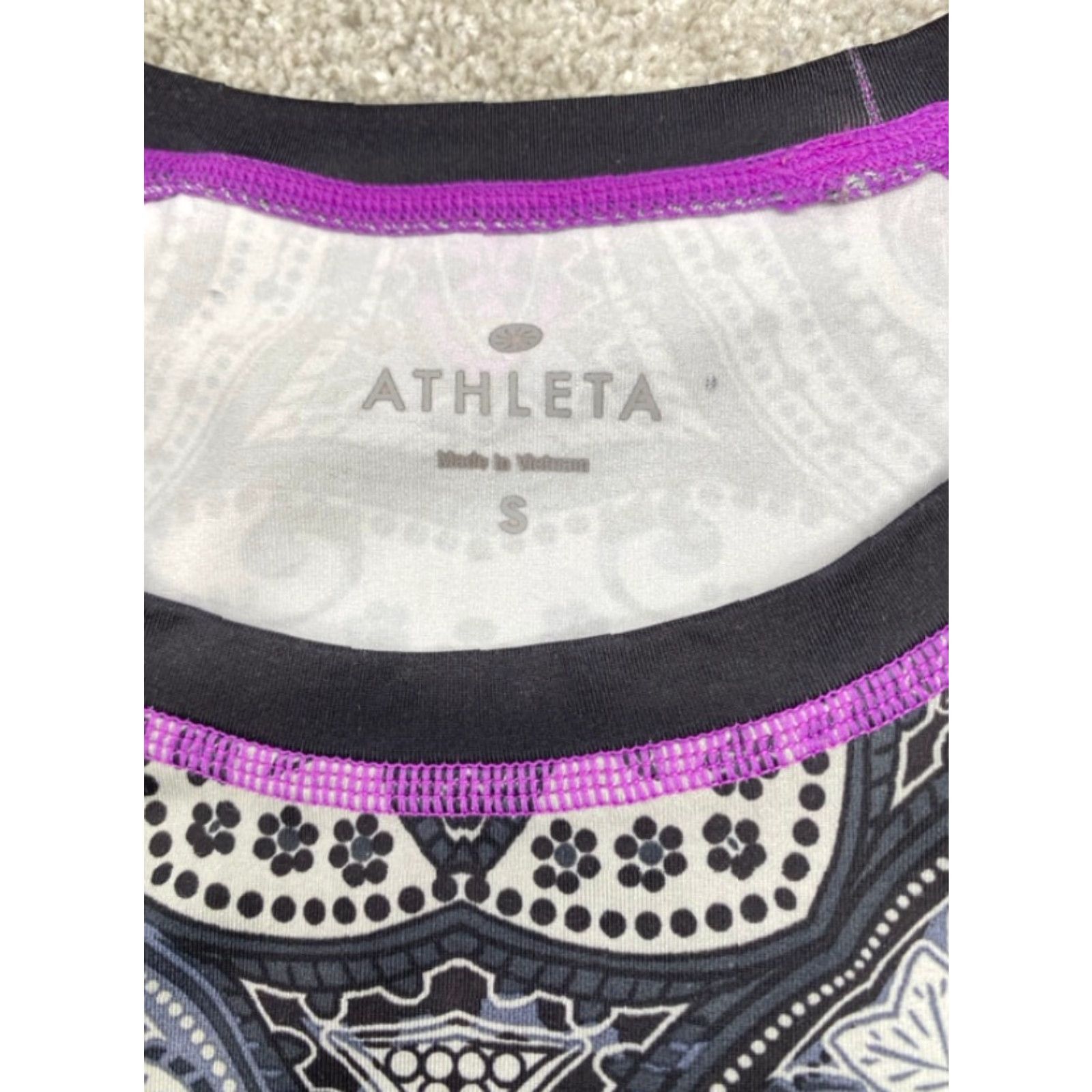 Athleta ATHLETA Runaway Wicking Run Performance #919126 Purple Paisley Thumbholes Small Size ONE SIZE - 5 Thumbnail