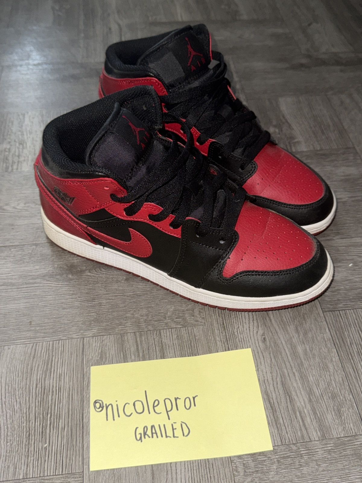Jordan Brand Air Jordan 1s Mid GS 6.5Y Streetwear Size US 6.5 / EU 39-40 - 1 Thumbnail