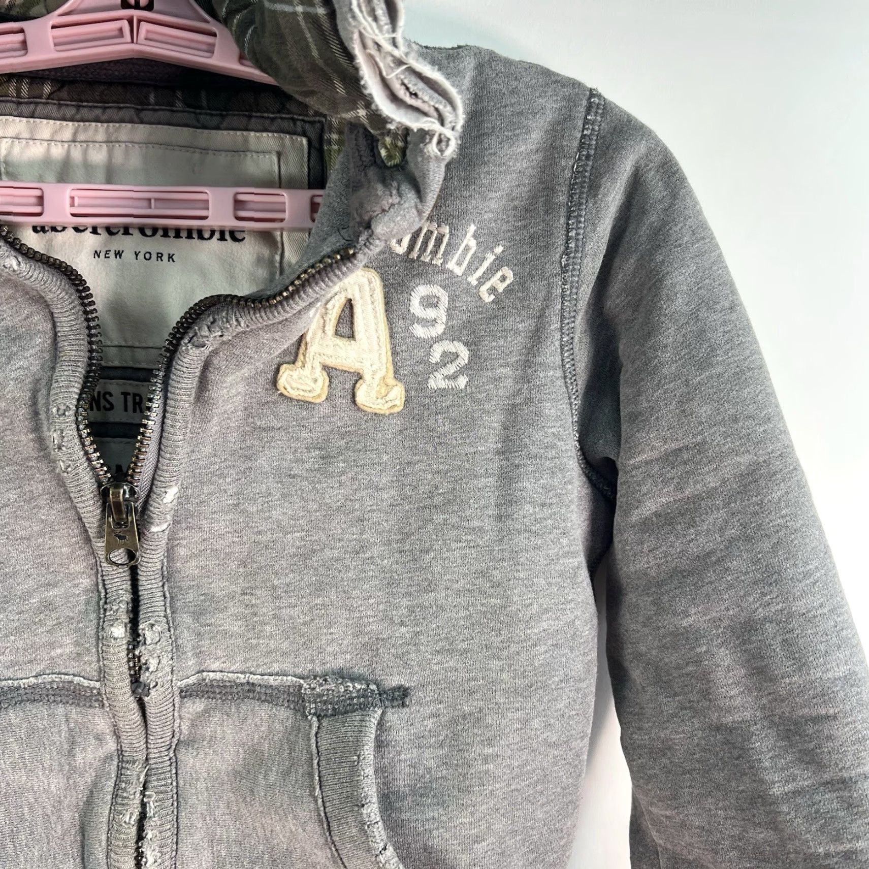 Abercrombie & Fitch Abercrombie & Fitch Hopkins Trail Jacket Women’s Jr Size S Gray Distressed Bomber Jacket Short Sleeve Hooded Zip Logo Size S / US 4 / IT 40 - 4 Thumbnail