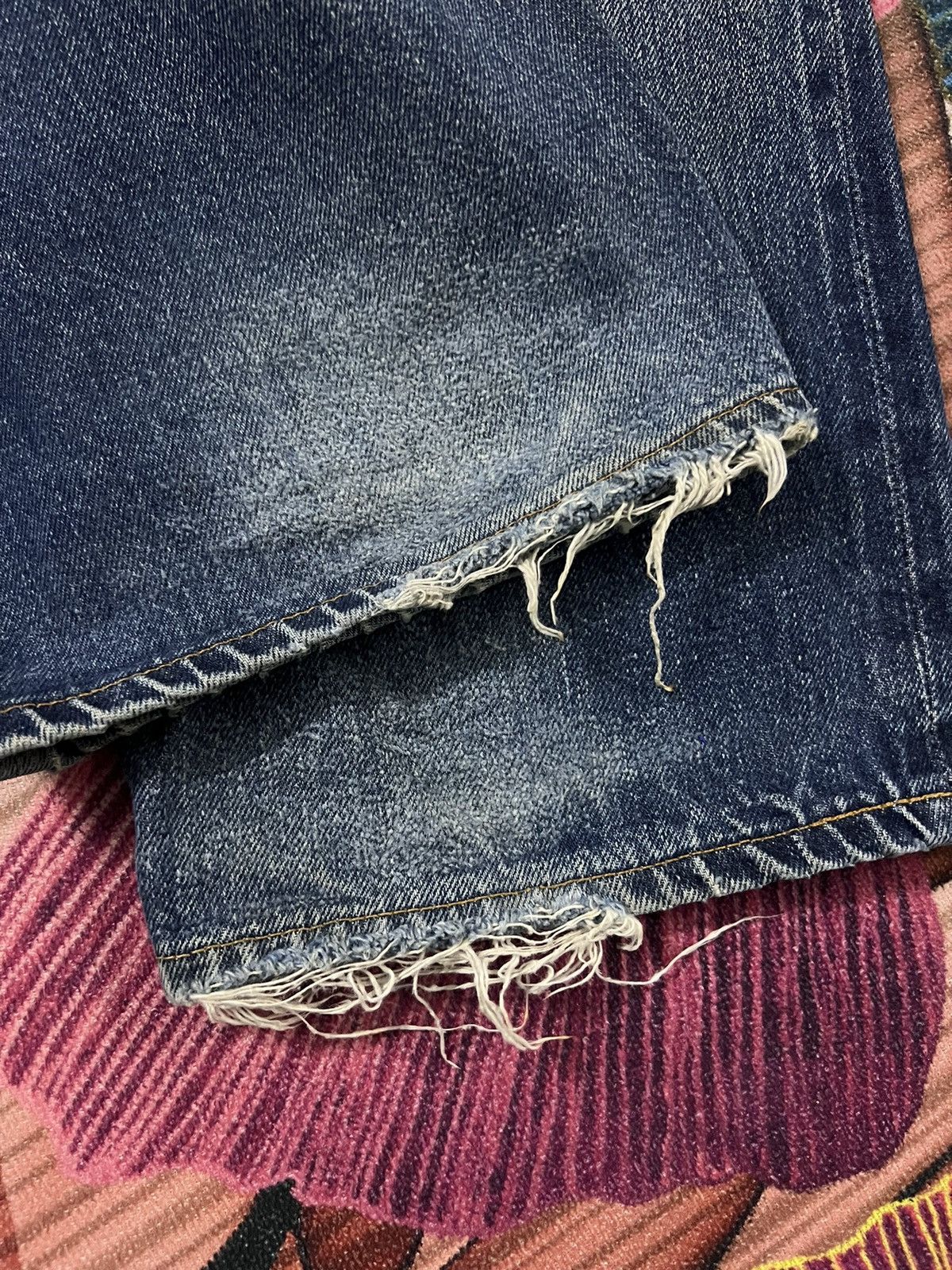 Levi's VINTAGE LEVIS 501 BIG E DISTRESSED JEANS Size US 28 / EU 44 - 12 Thumbnail