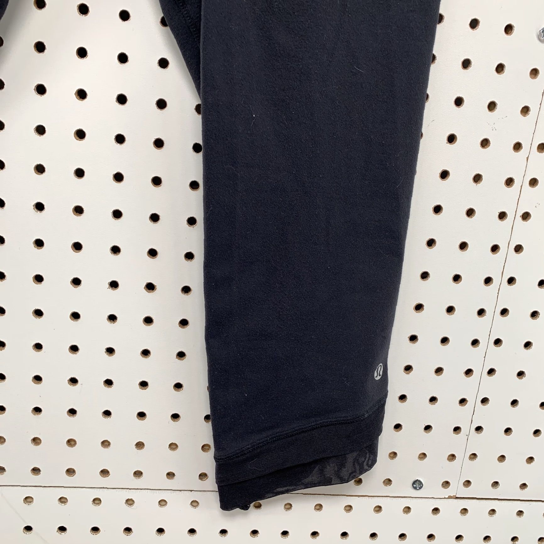 Lululemon Lululemon Black Cropped Leggings Women's Size 8 Active Yoga Athleisure Size 30" / US 8 / IT 44 - 4 Thumbnail