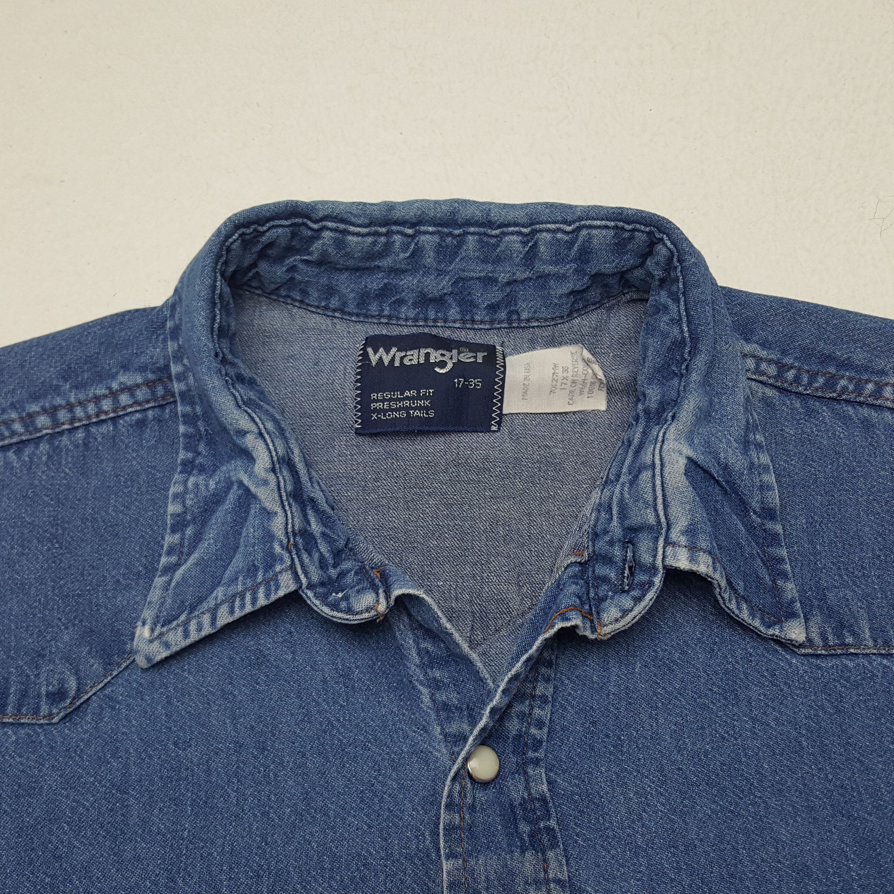 Vintage × Wrangler Vintage Wrangler USA Denim Button Up Shirt Size US XL / EU 56 / 4 - 4 Thumbnail