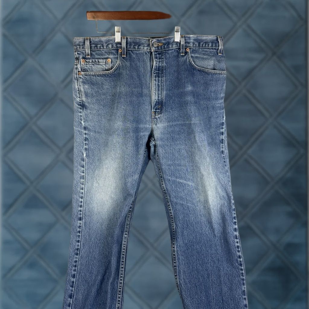 Levi's VINTAGE Levi's 505 Jeans Mens 40x30 Blue Denim Regular Fit Straight Leg USA 90s Levi's 505 Mens Jeans Blue Denim Regular Fit Straight Leg 90s USA Size US 40 / EU 56 - 1 Thumbnail