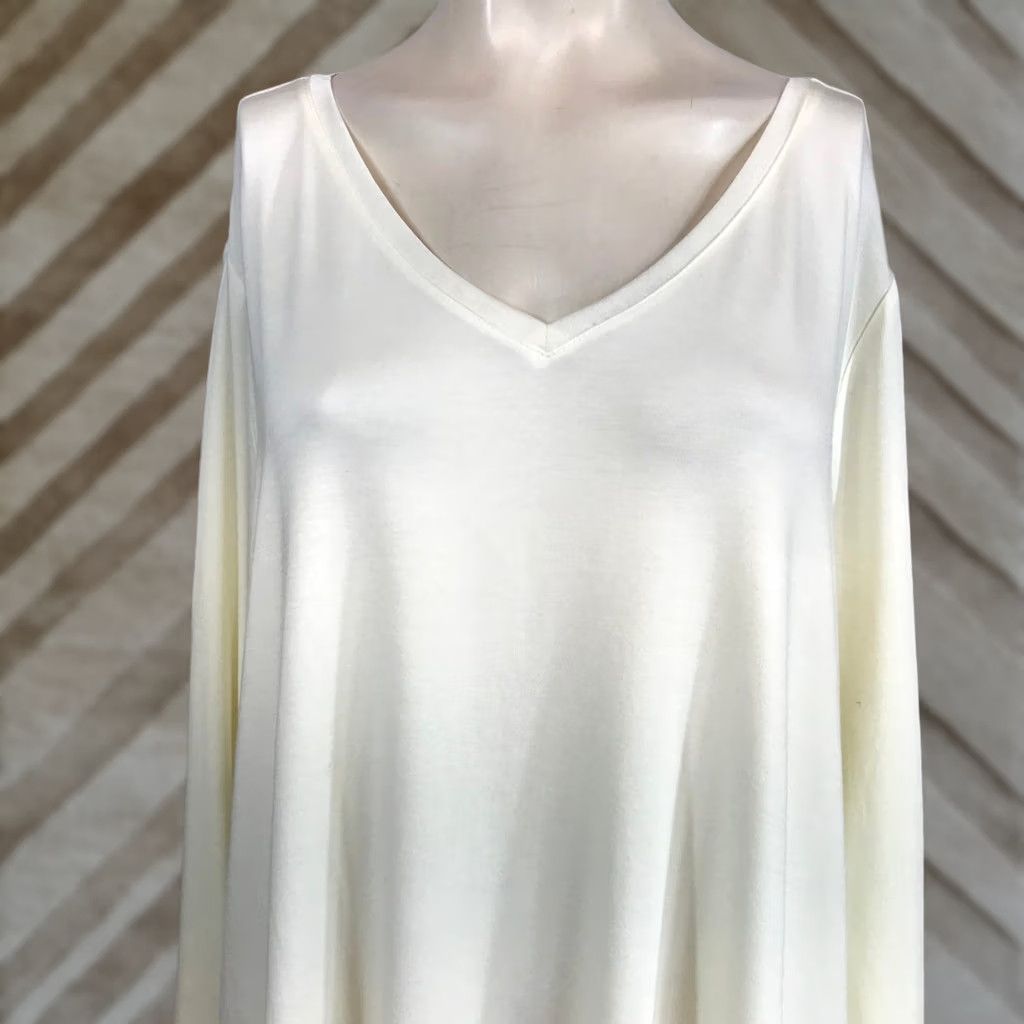 Vintage H by Halston Essentials Tunic Top Plus Size 2X Cream V Neck Long Sleeve Women Size XXL / US 16-18 / IT 52-54 - 1 Thumbnail