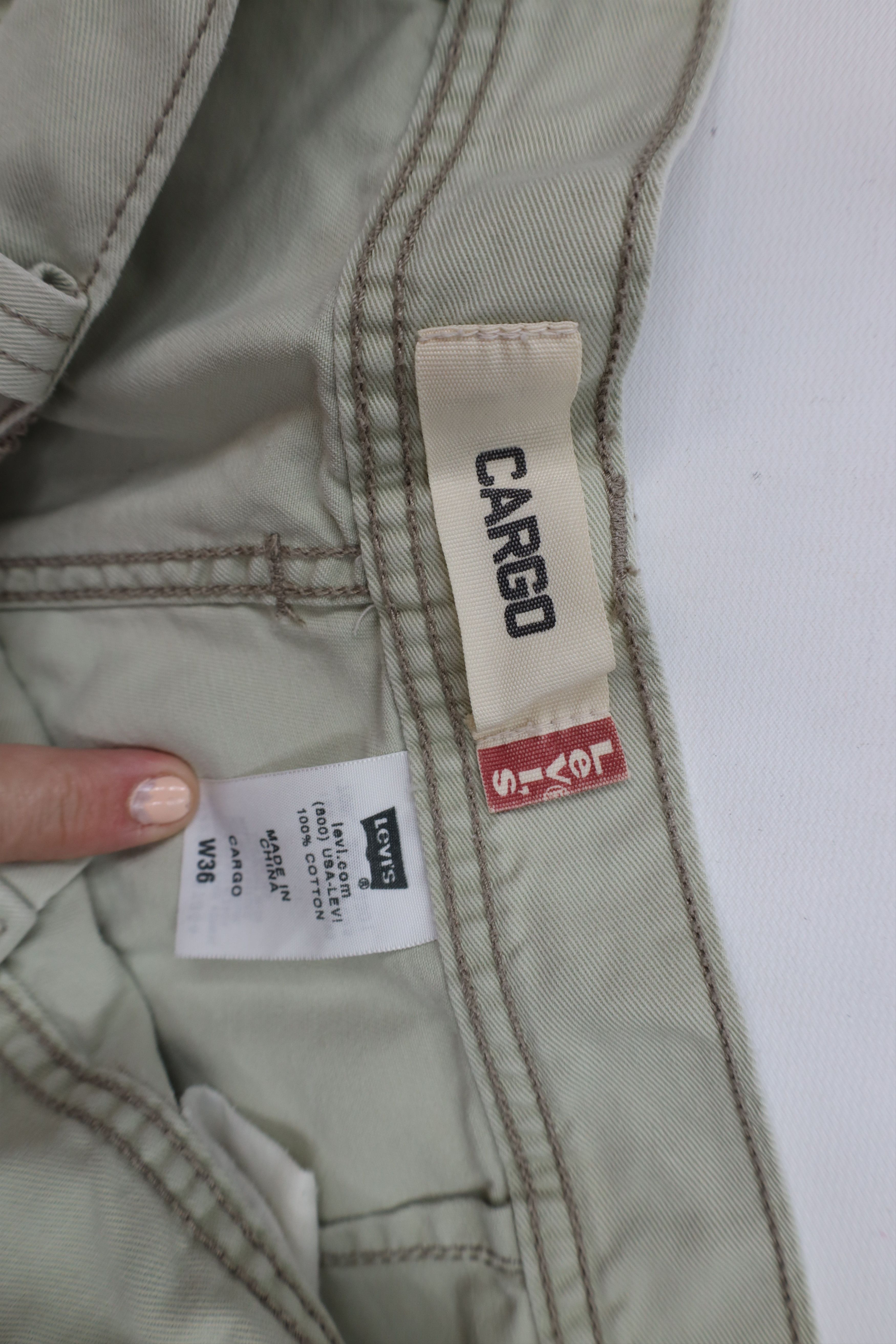 Levi's Vintage Y2K 2006 Levis Baggy Fit Cargo Shorts Beige Cotton Size US 36 / EU 52 - 10 Thumbnail