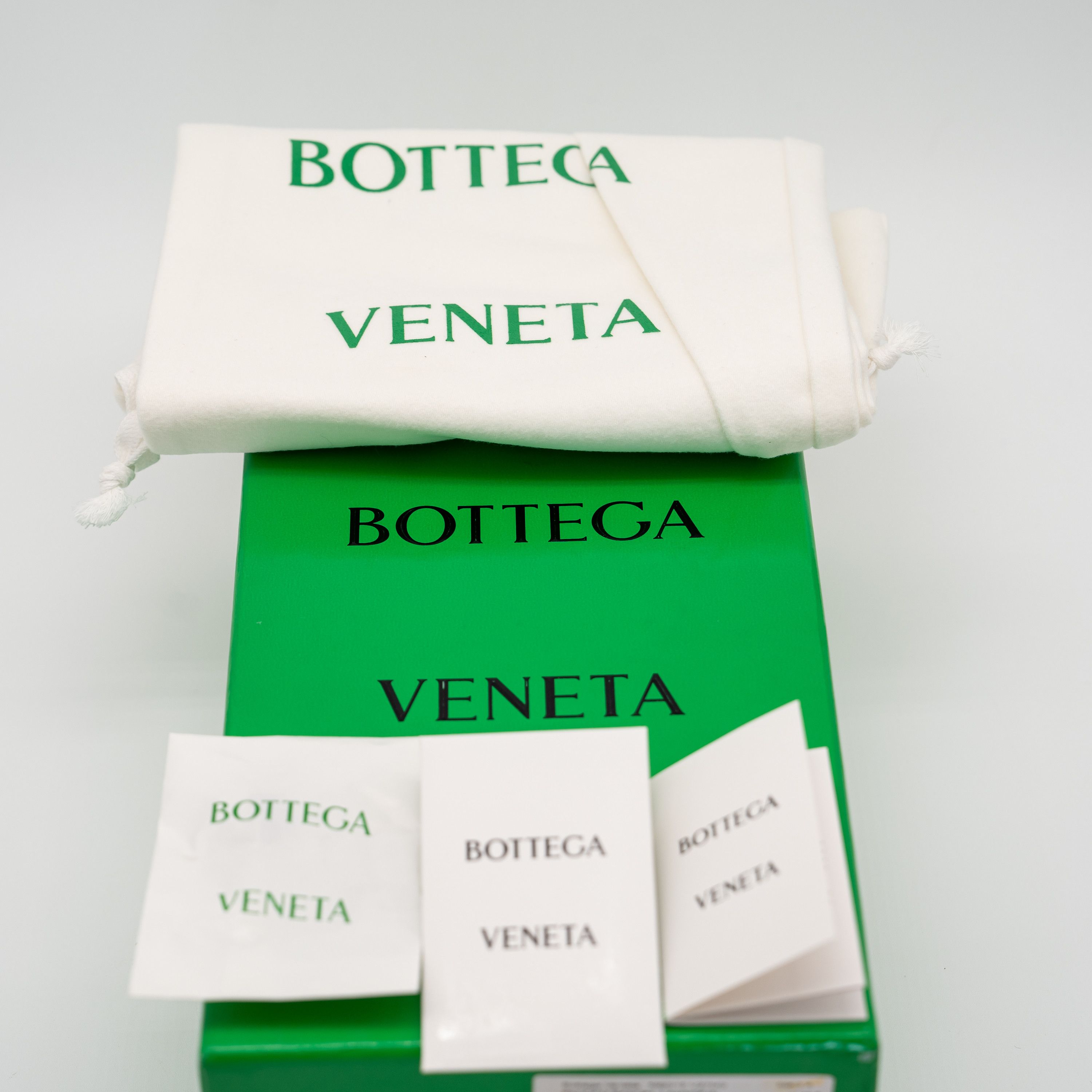 Bottega Veneta 38.5eu Bottega Veneta Pink Metallic Leather Padded Sandals Size US 8.5 / IT 38.5 - 10 Thumbnail