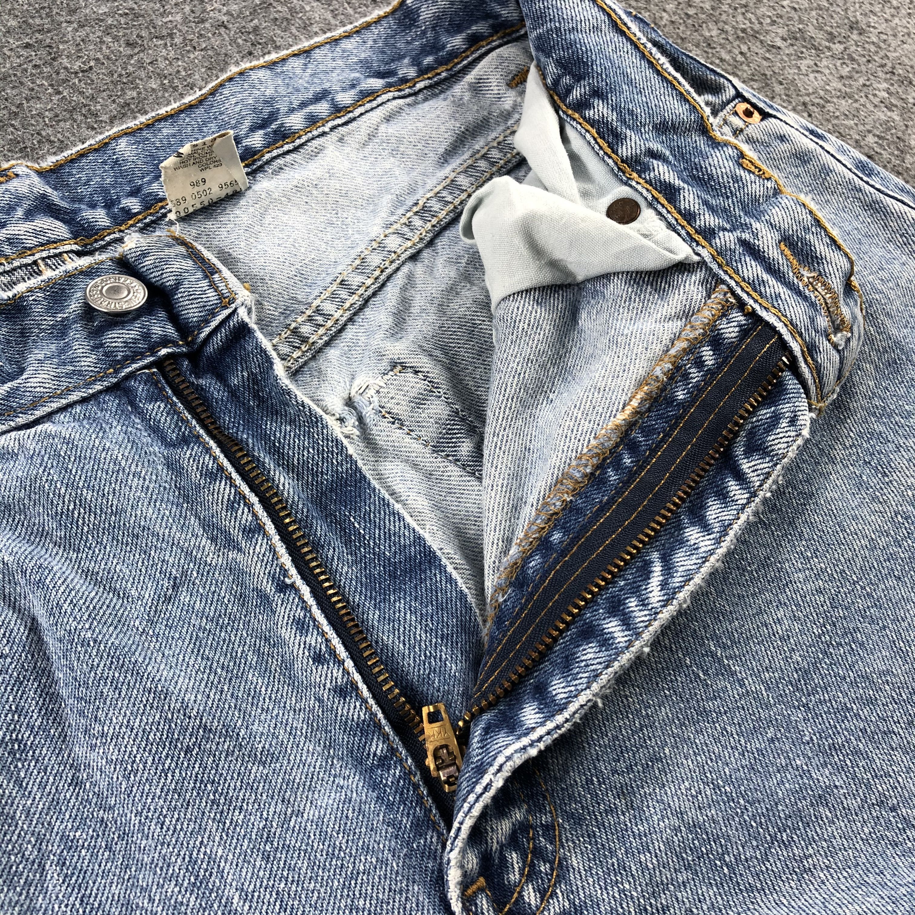 Levi's Vintage 90s Light Wash Levis 550 Jeans-J2221 Size US 31 - 15 Thumbnail