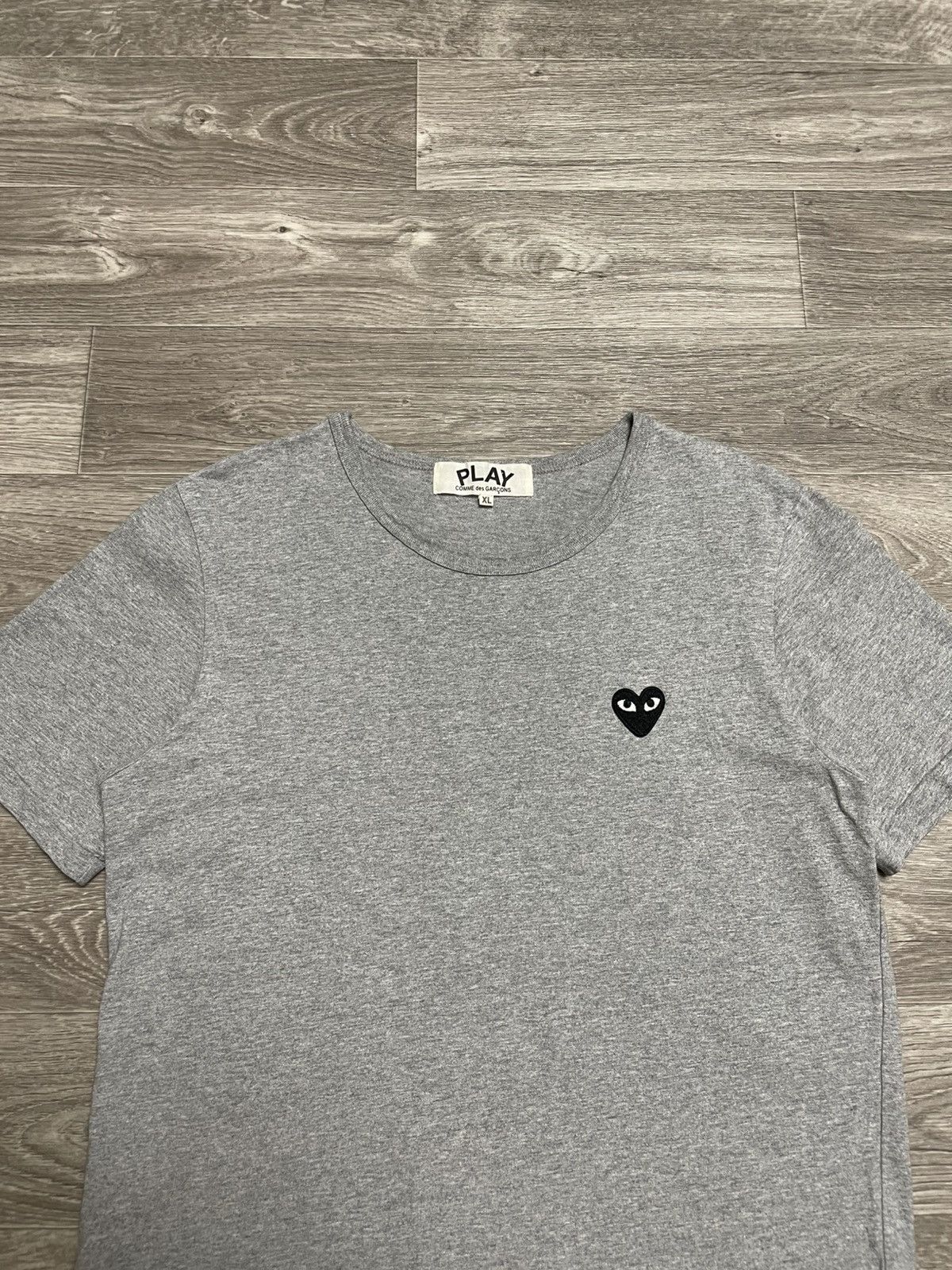 Comme des Garcons PLAY Vintage Comme Des Garcons Play Heart Logo Gray T-Shirt Y2K Size US XL / EU 56 / 4 - 2 Thumbnail