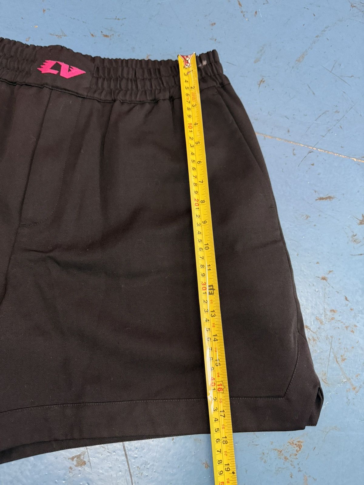 Louis Vuitton LOUIS VUITTON BLACK BOXING SHORTS Size US 36 / EU 52 - 3 Thumbnail