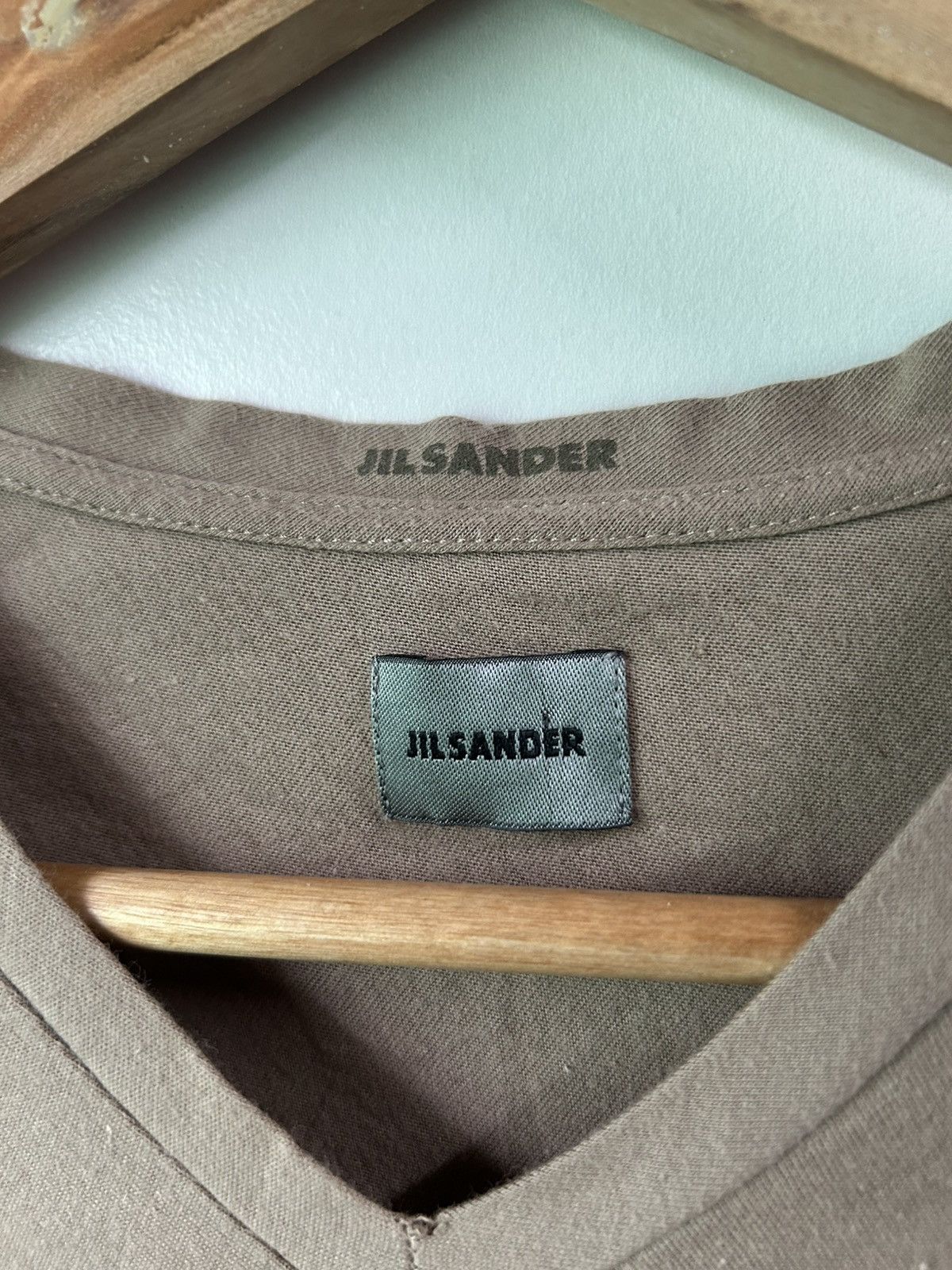 Jil Sander Minimalist V-Neck Tan/Taupe Tee Size US M / EU 48-50 / 2 - 10 Thumbnail