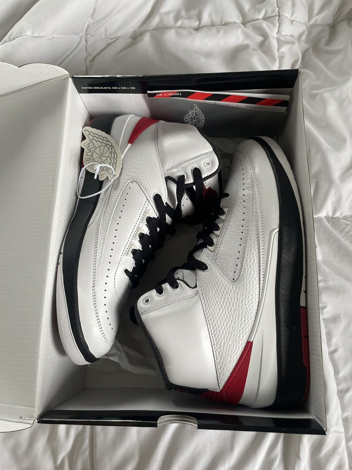 Jordan Brand × Nike 2022 Air Jordan Chicago 2 Size 8.5 Size US 8.5 / EU 41-42 - 9 Thumbnail
