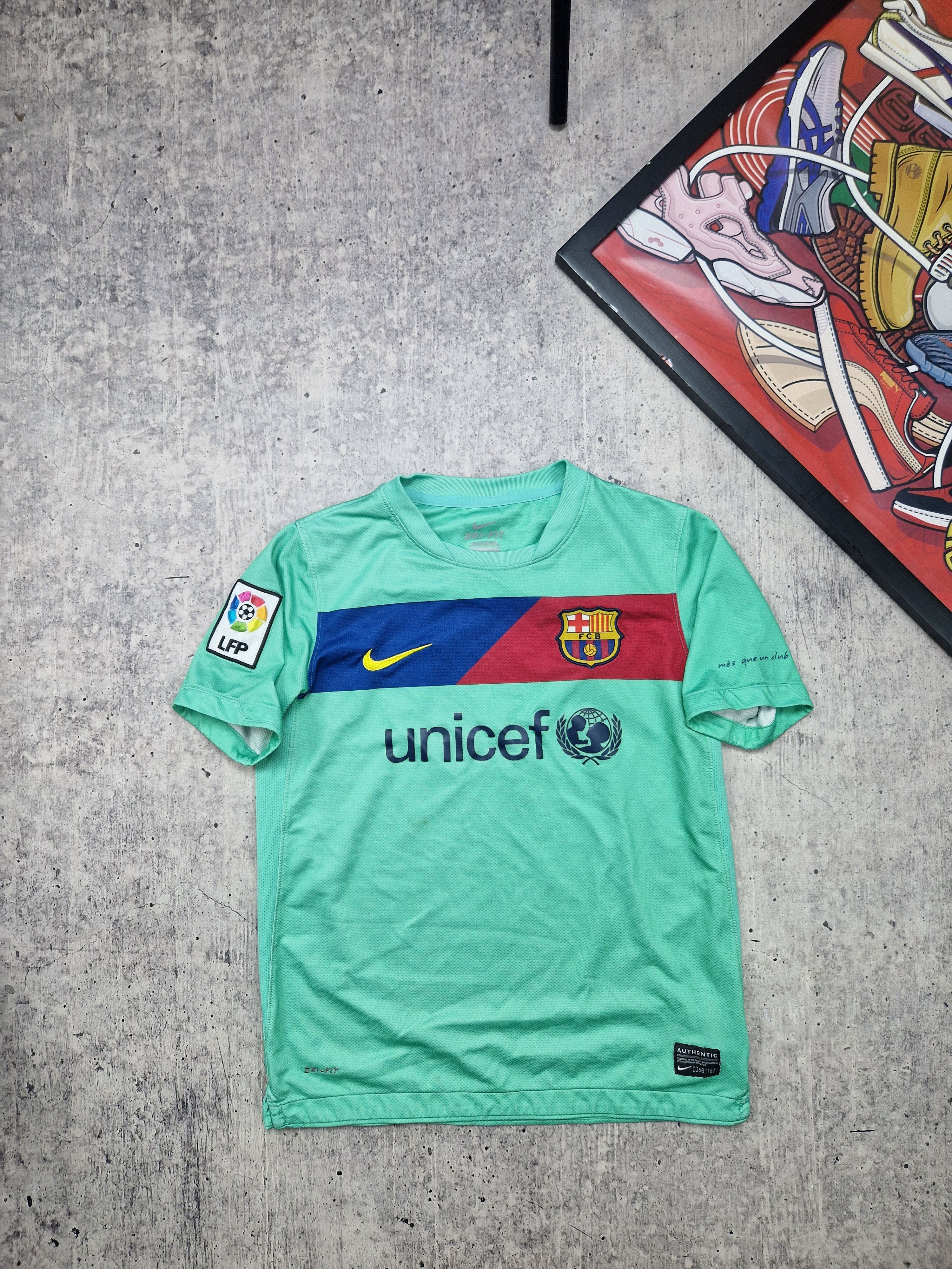 Nike Barcelona 2010/2011 Third Nike Jersey Yong boys Size US XXS / EU 40 - 1 Thumbnail
