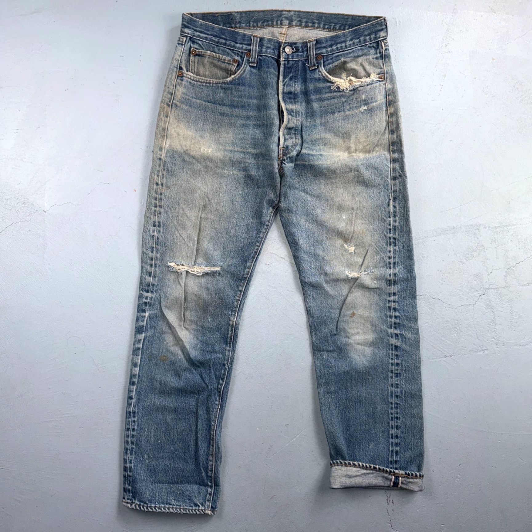Levi's VINTAGE Levi's 501 Jeans Light Wash 35x34 80s USA Selvedge 5-Pocket Denim Straight Mens Blue Cotton Belted Distressed N/A Size US 35 - 2 Thumbnail