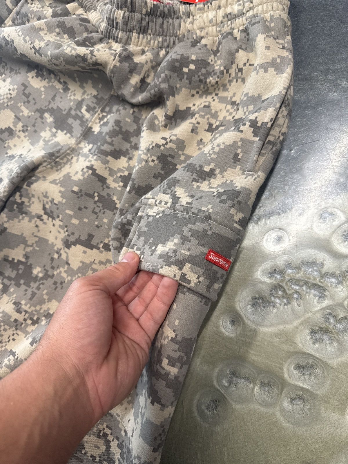 Supreme Supreme Small Box Cargo Sweatpants (FW25) Size US 30 / EU 46 - 2 Thumbnail