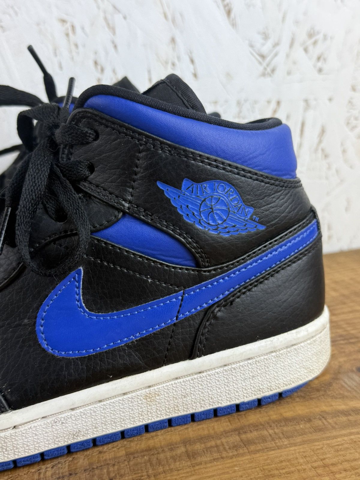 Jordan Brand Jordan 1 Mid Black Hyper Royal Blue Sneakers 554724-068 US8 Size US 8 / EU 41 - 3 Thumbnail