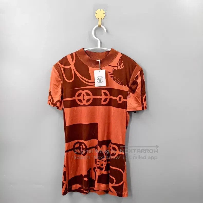 Hermes Hermes Orange Horseshoe Print Silk Short Sleeve Size XS / US 0-2 / IT 36-38 - 1 Thumbnail