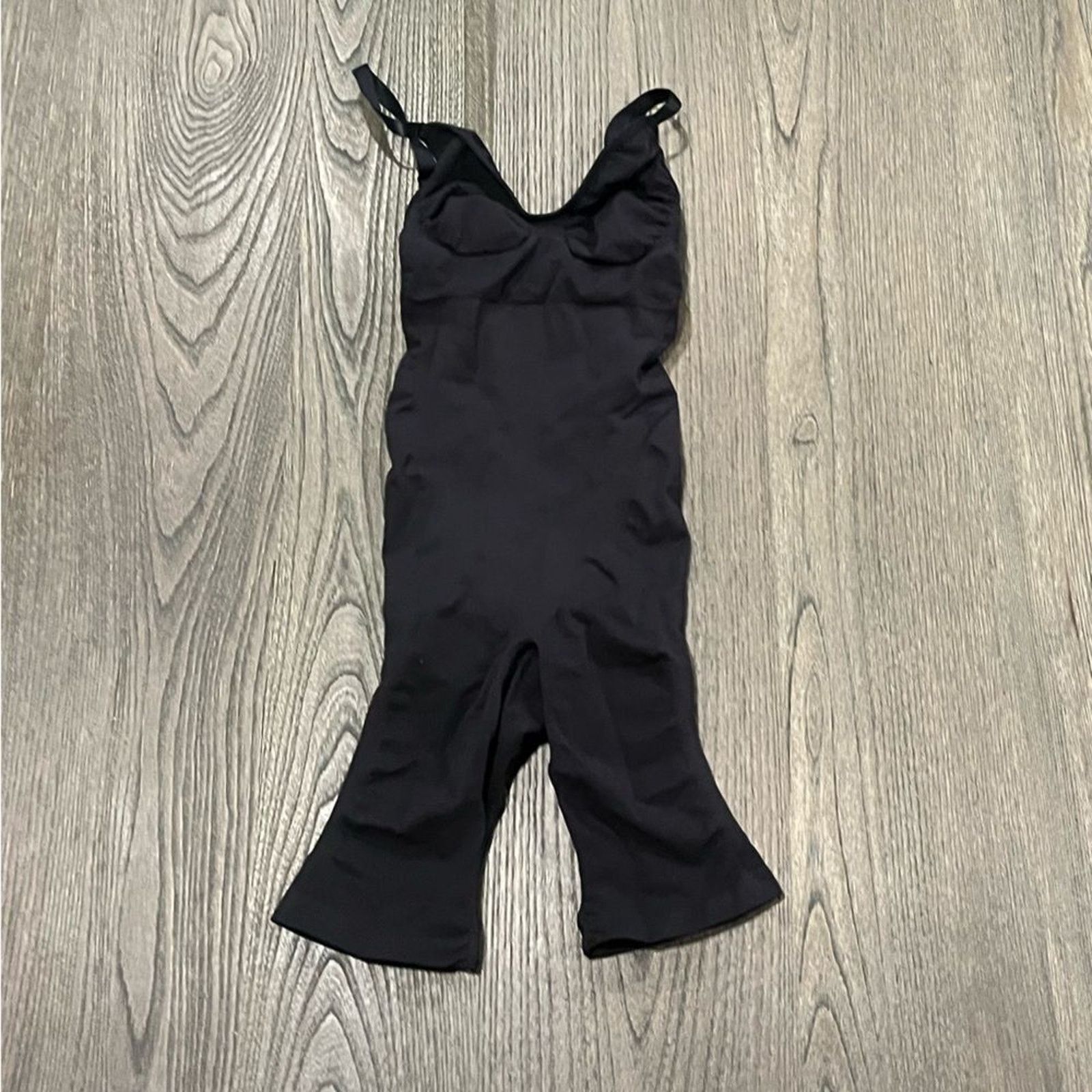 SKIMS NWOT Skims Sculpting Bodysuit Mid Thigh - Size S/M Size S / US 4 / IT 40 - 1 Thumbnail