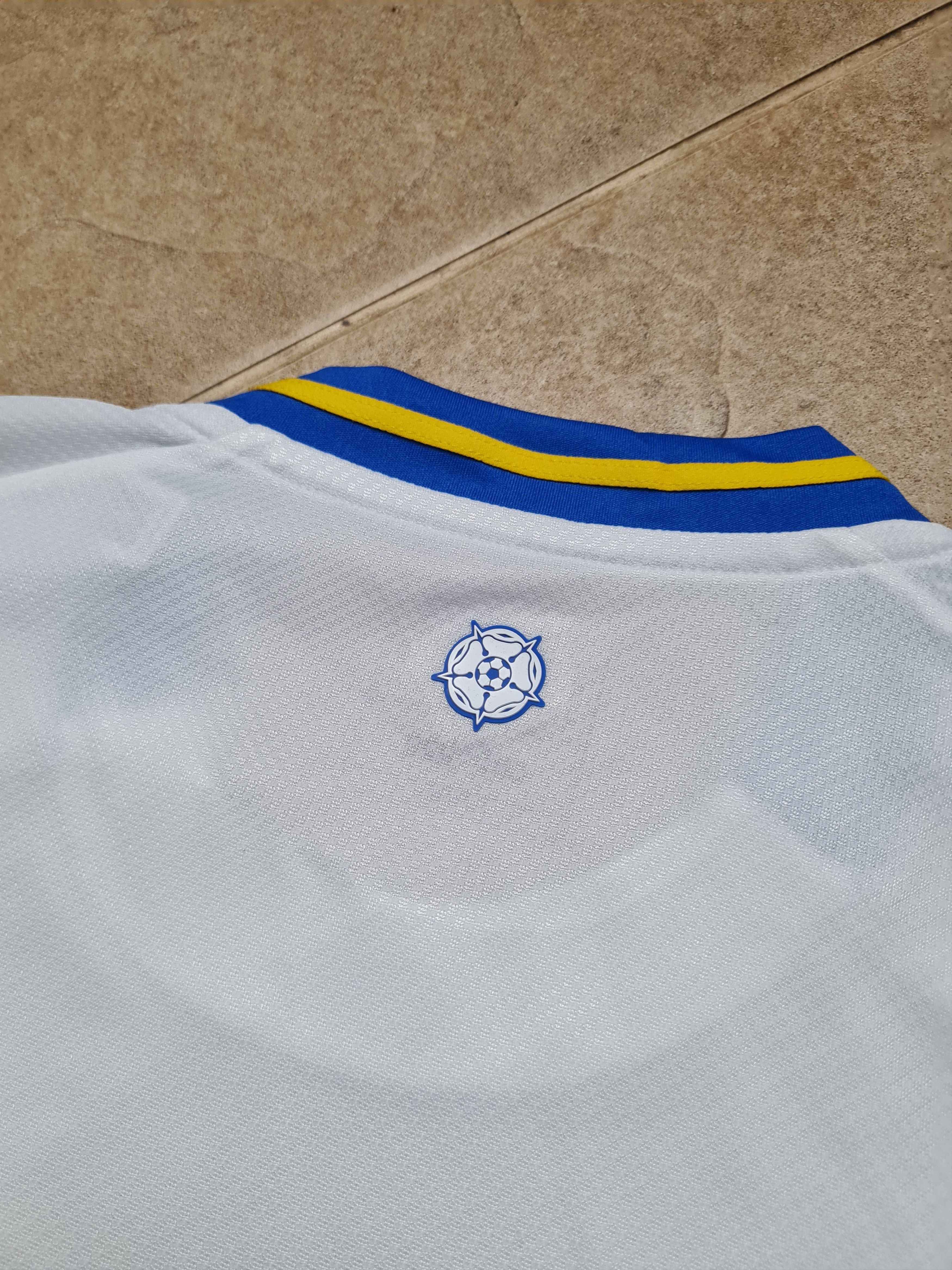 Jersey Leeds United Home Soccer Shirt 2024/2025 Adidas Sz M