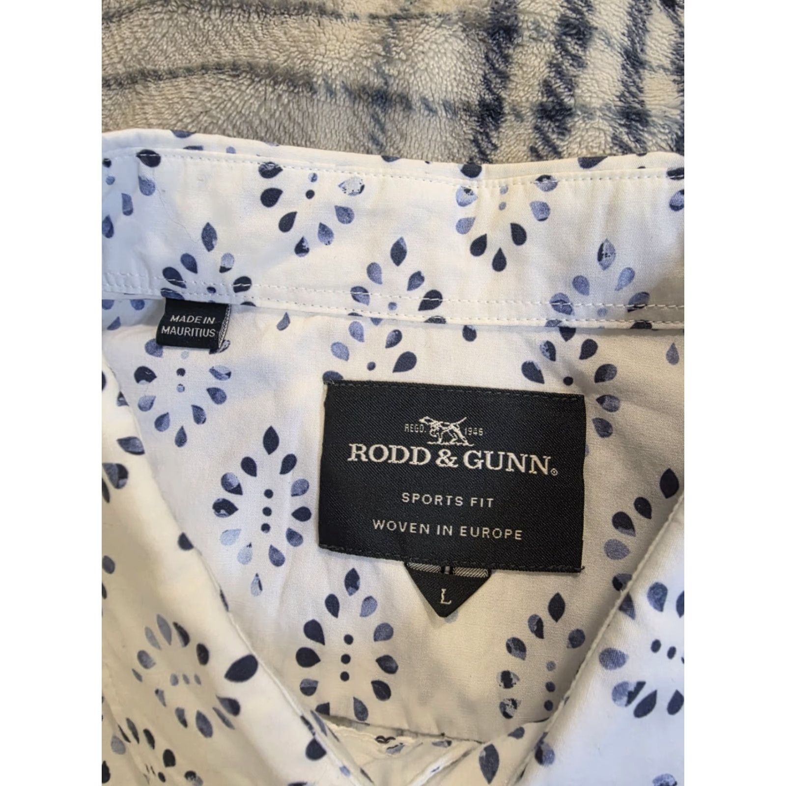 Rodd & Gunn Rodd & Gunn Penguin Place Sport Fit Short Sleeve Button Up Pigeon Print Mens L White Cotton Shirt Size US 33 - 6 Thumbnail