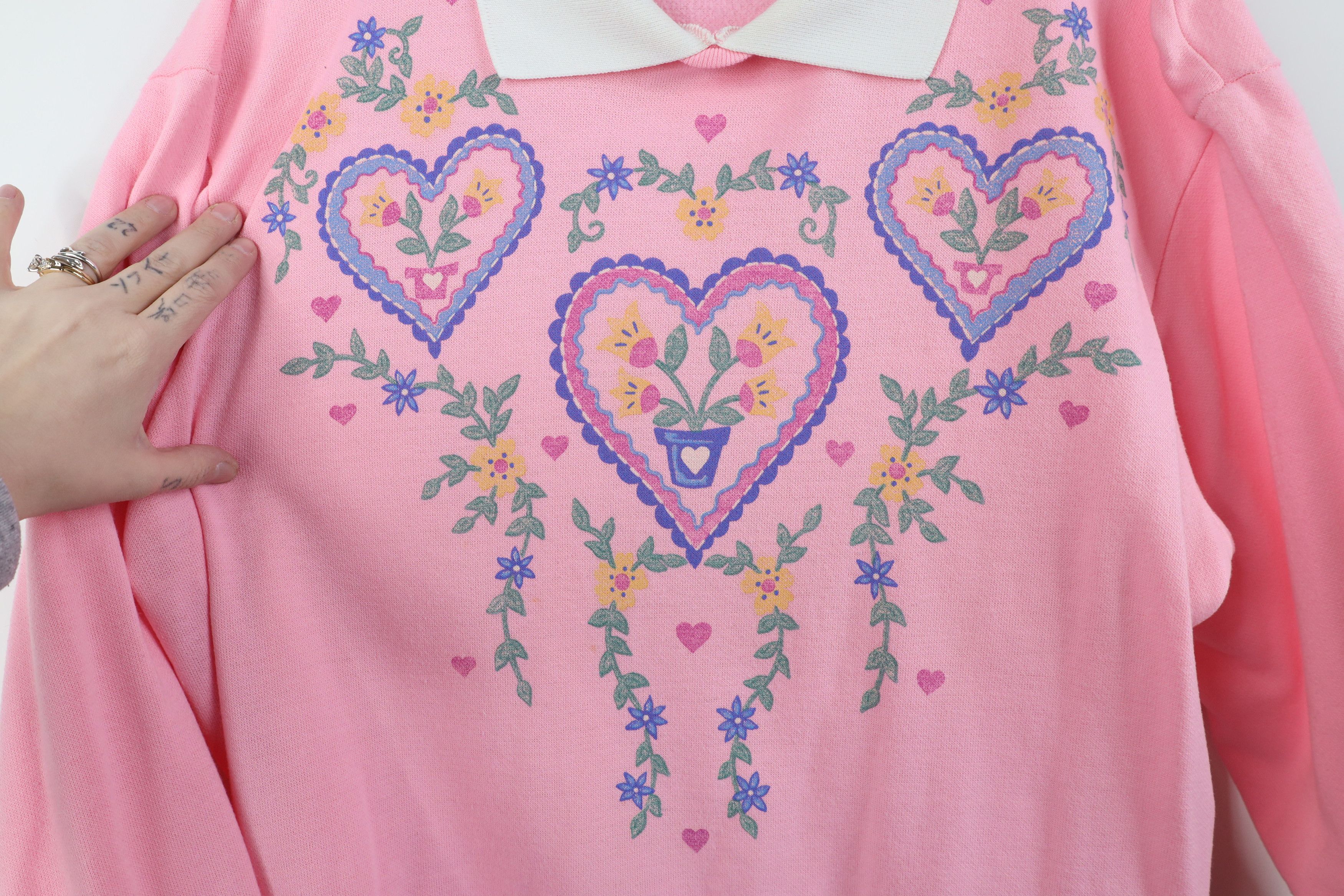 Vintage Vintage 90s Streetwear Flower Heart Collared Sweatshirt USA Size L / US 10 / IT 46 - 4 Thumbnail