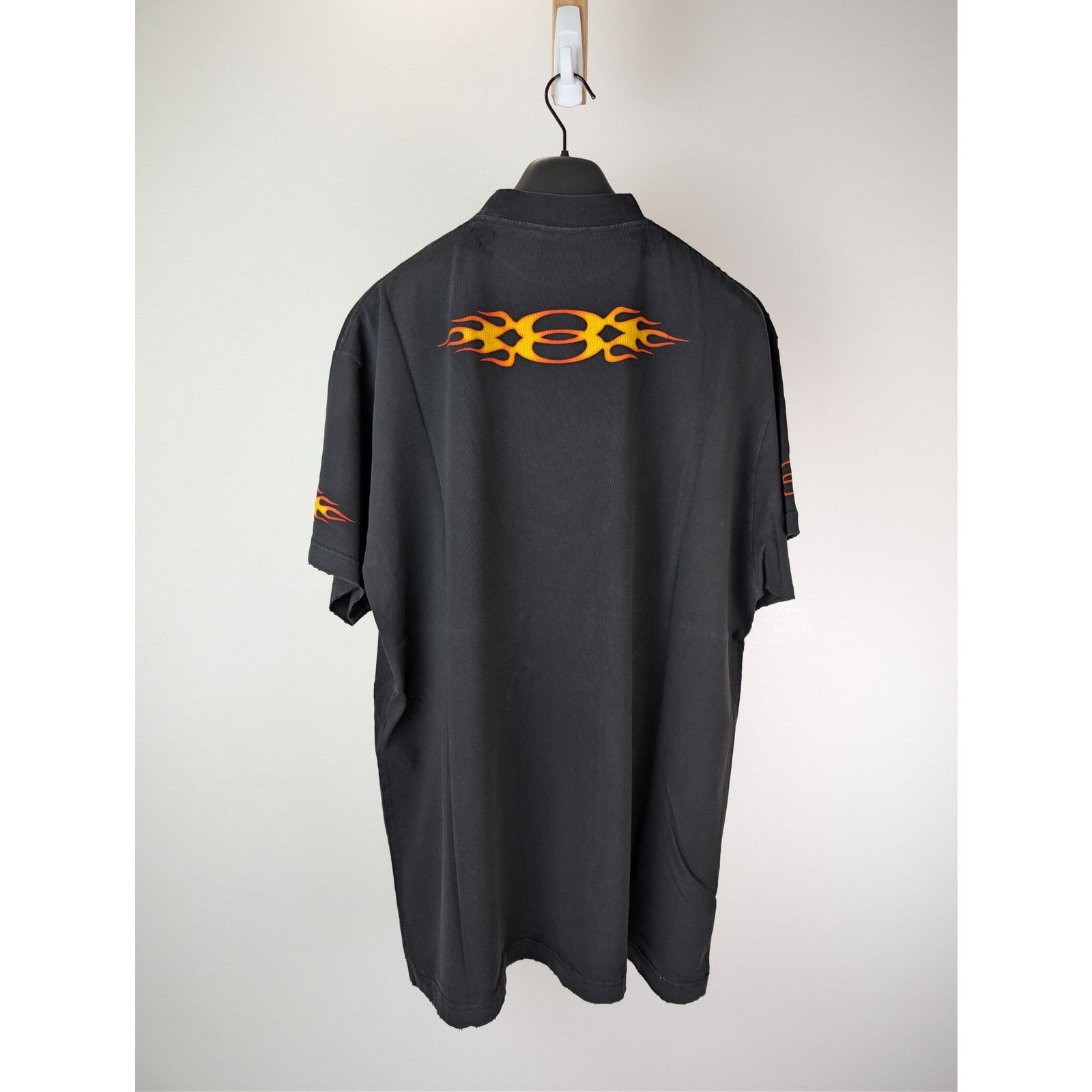 Balenciaga o1rshd1 Vintage Burning Unity Oversized Jersey T-Shirt Black Size US L / EU 52-54 / 3 - 1 Thumbnail