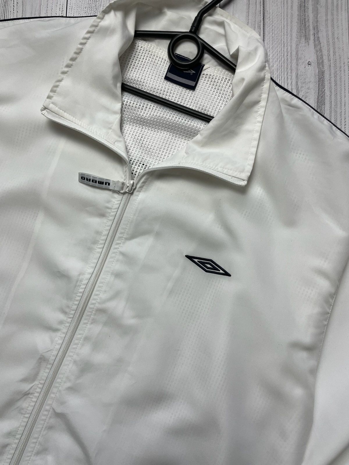 Umbro Vintage Umbro light jacket size L Y2K white Size US L / EU 52-54 / 3 - 3 Thumbnail