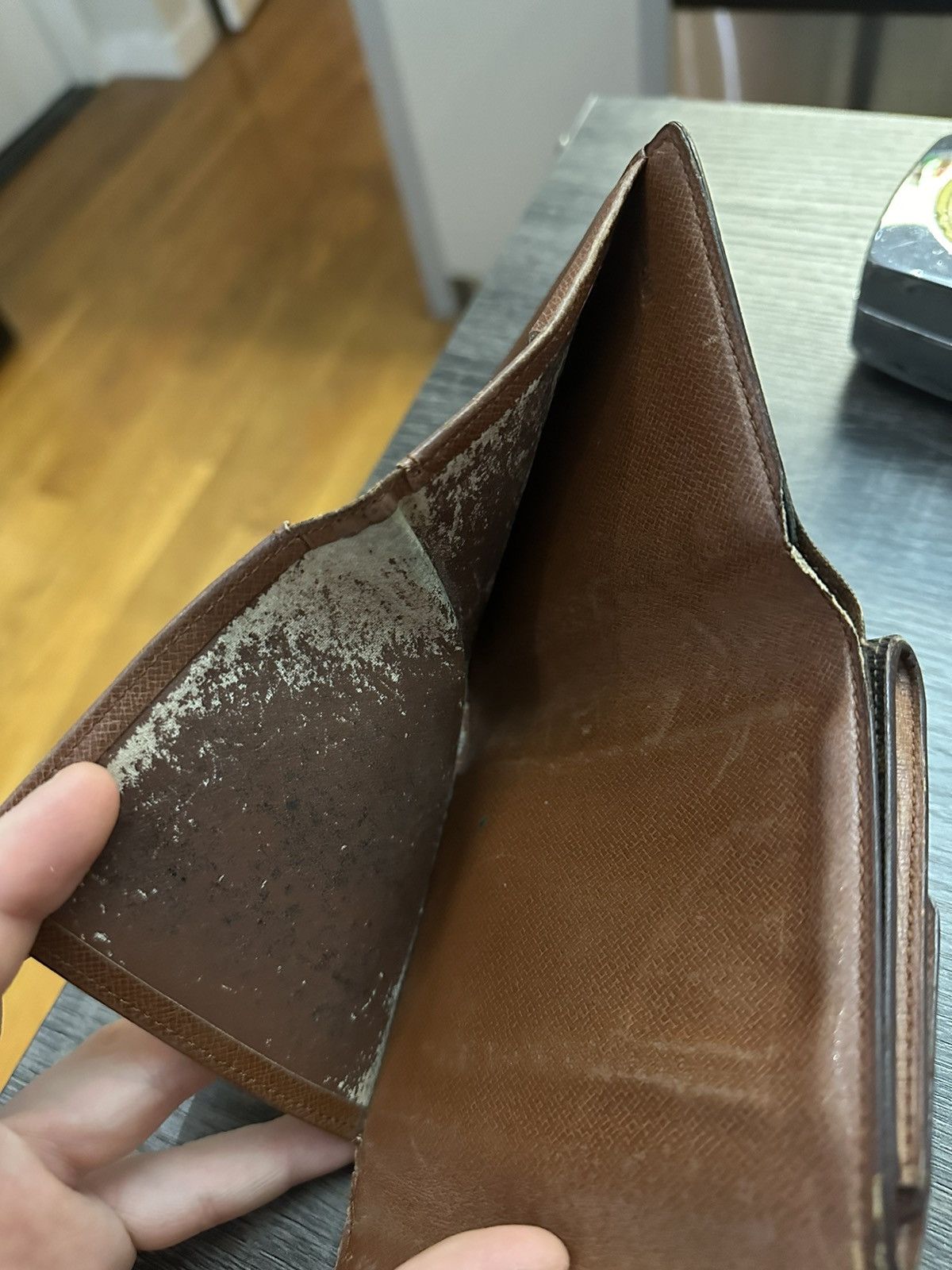 Louis Vuitton Vintage Louis Vuitton Wallet Size ONE SIZE - 6 Thumbnail