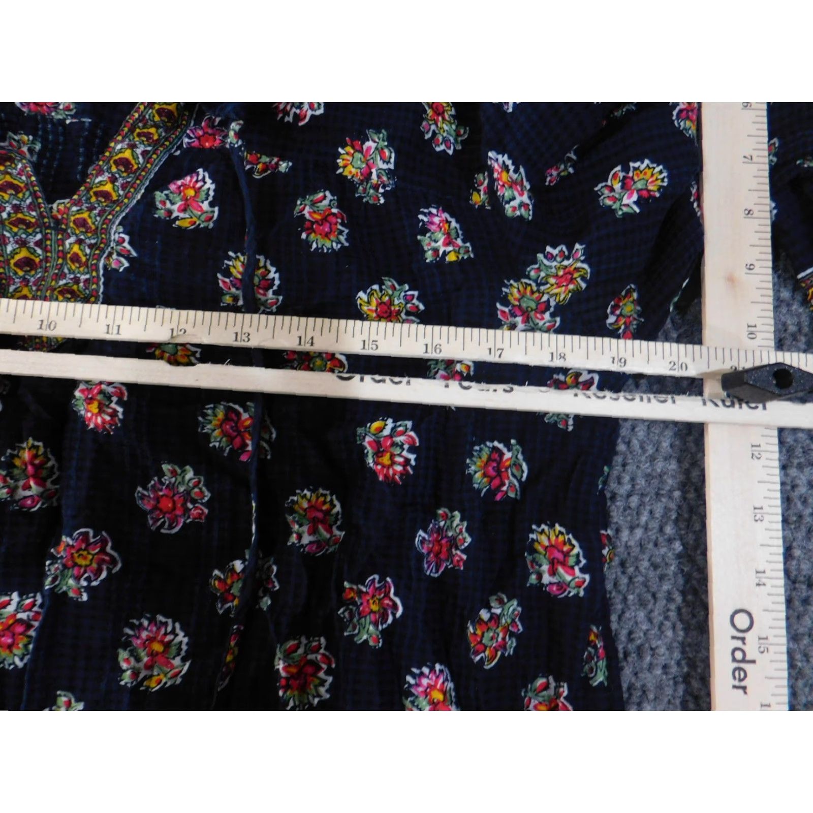 Loft LOFT Blouse - Navy Floral Embroidered 3/4 Sleeve Tunic Womens Medium V-Neck viscose Cotton Size M / US 6-8 / IT 42-44 - 7 Thumbnail