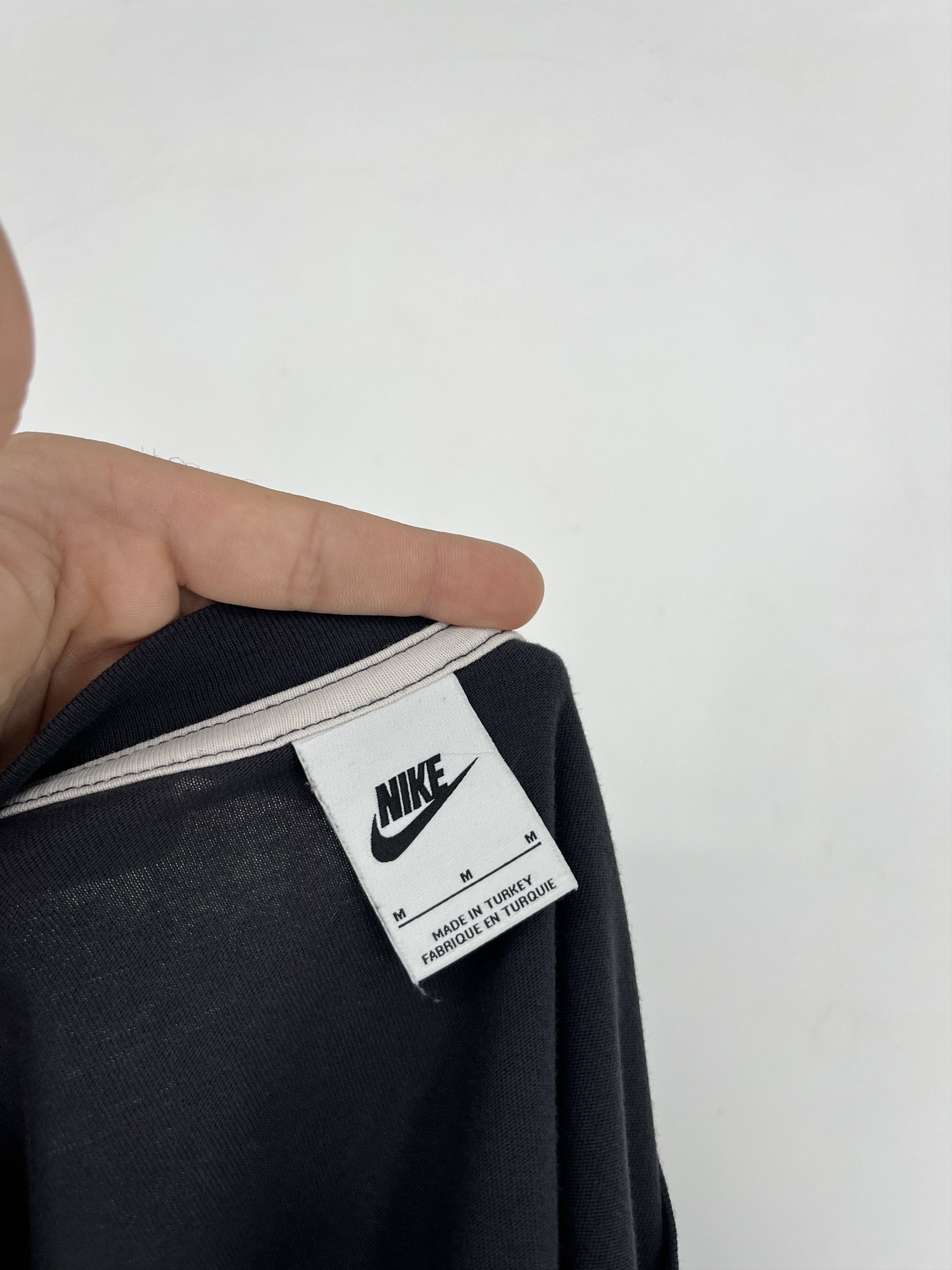 Nike Vintage Y2K Nike Center Swoosh Logo T-Shirt Size US M / EU 48-50 / 2 - 11 Thumbnail