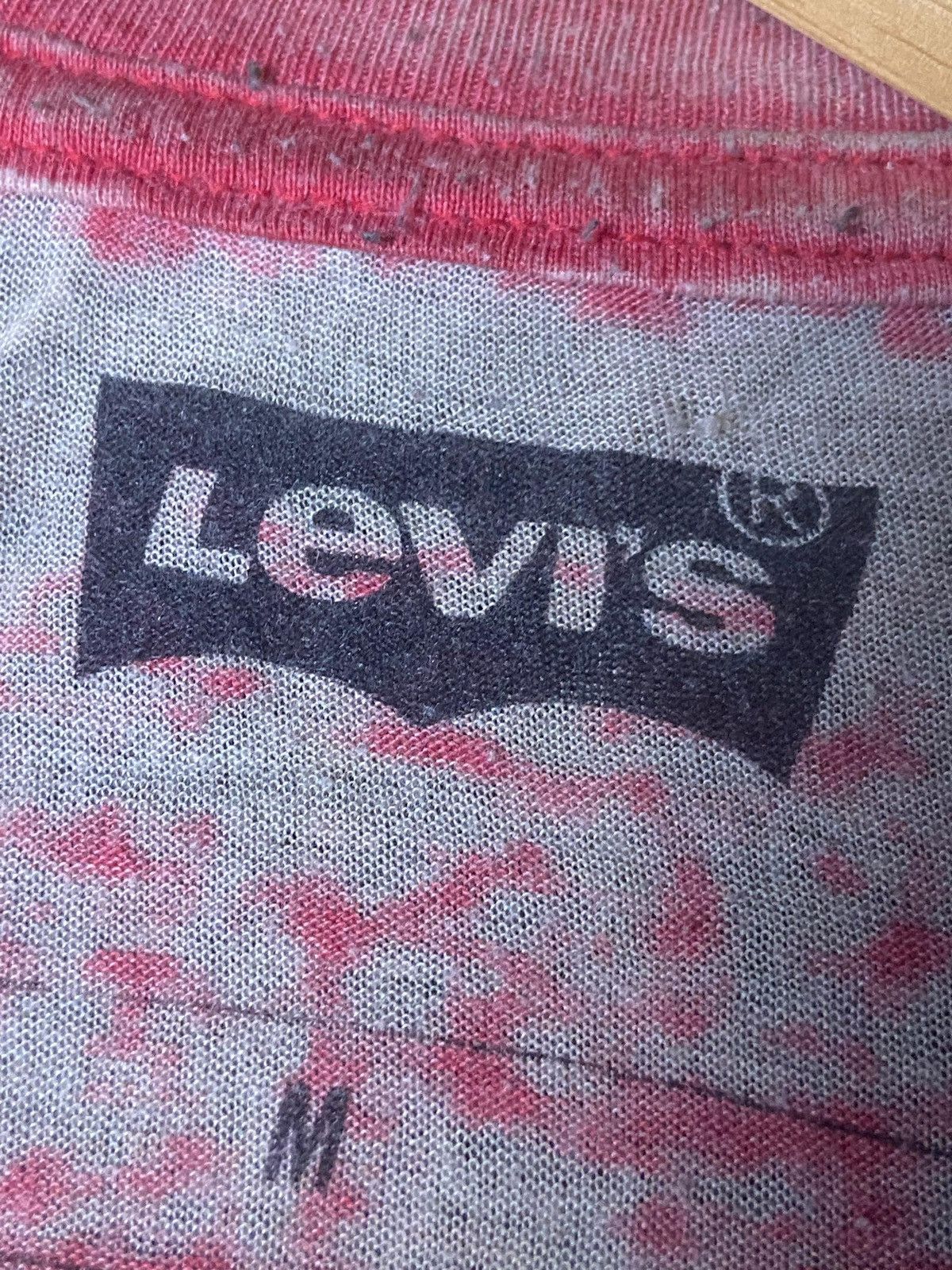 Levi's Levis Strauss & Co Eagle Printed Distressed Tshirt (166) Size US M / EU 48-50 / 2 - 8 Thumbnail