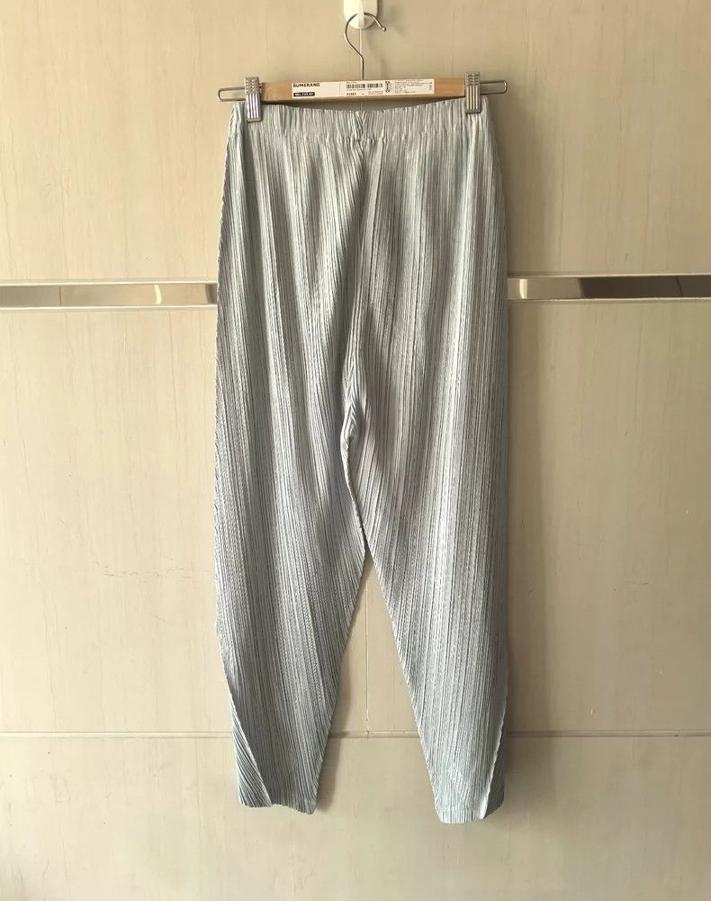 Issey Miyake Issey Miyake size:3 Grey pleated irregular-shaped pants Size 22" - 2 Thumbnail