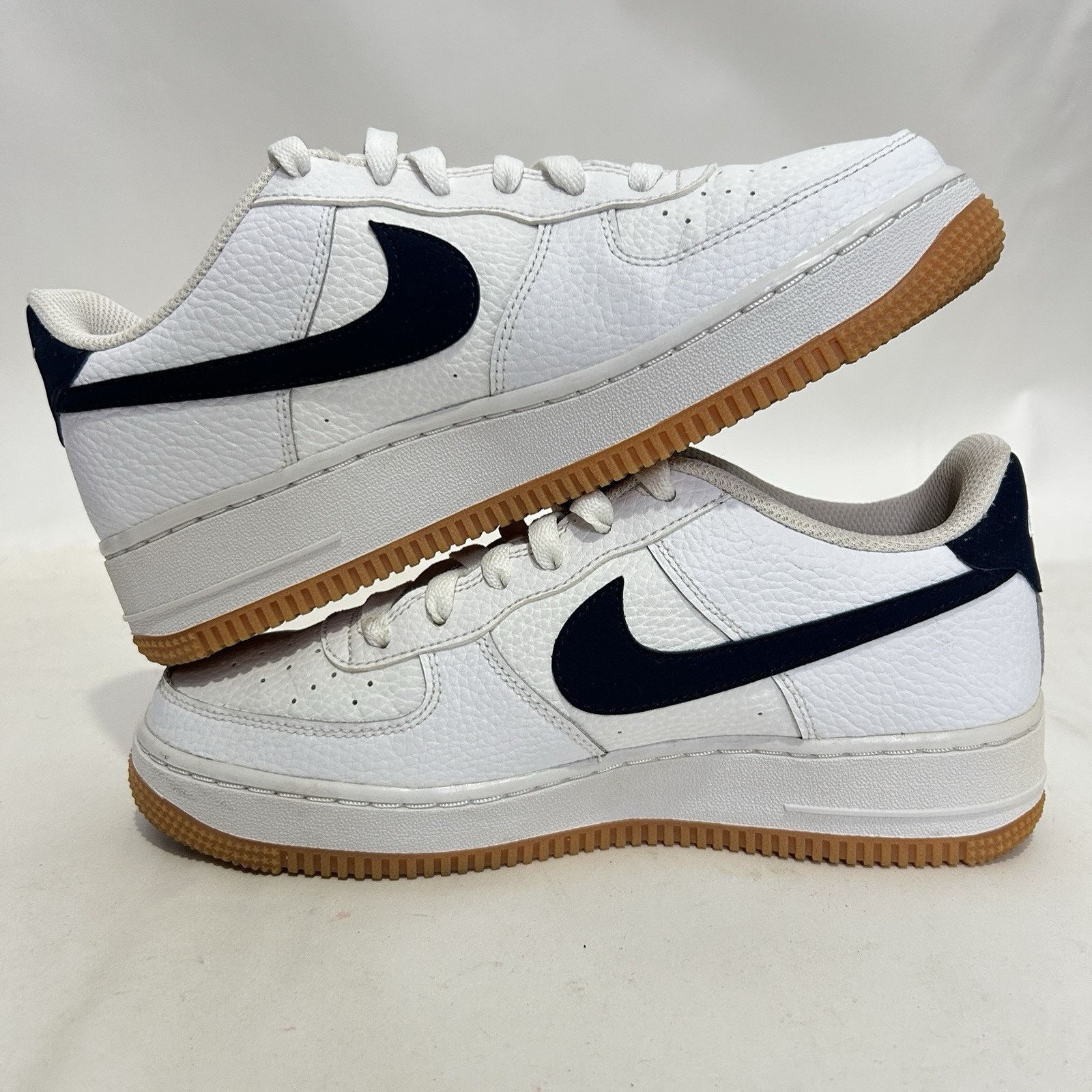 Nike Nike Air Force 1 Low ‘07 GS “Obsidian White Gum” Size US 7.5 / IT 37.5 - 3 Thumbnail
