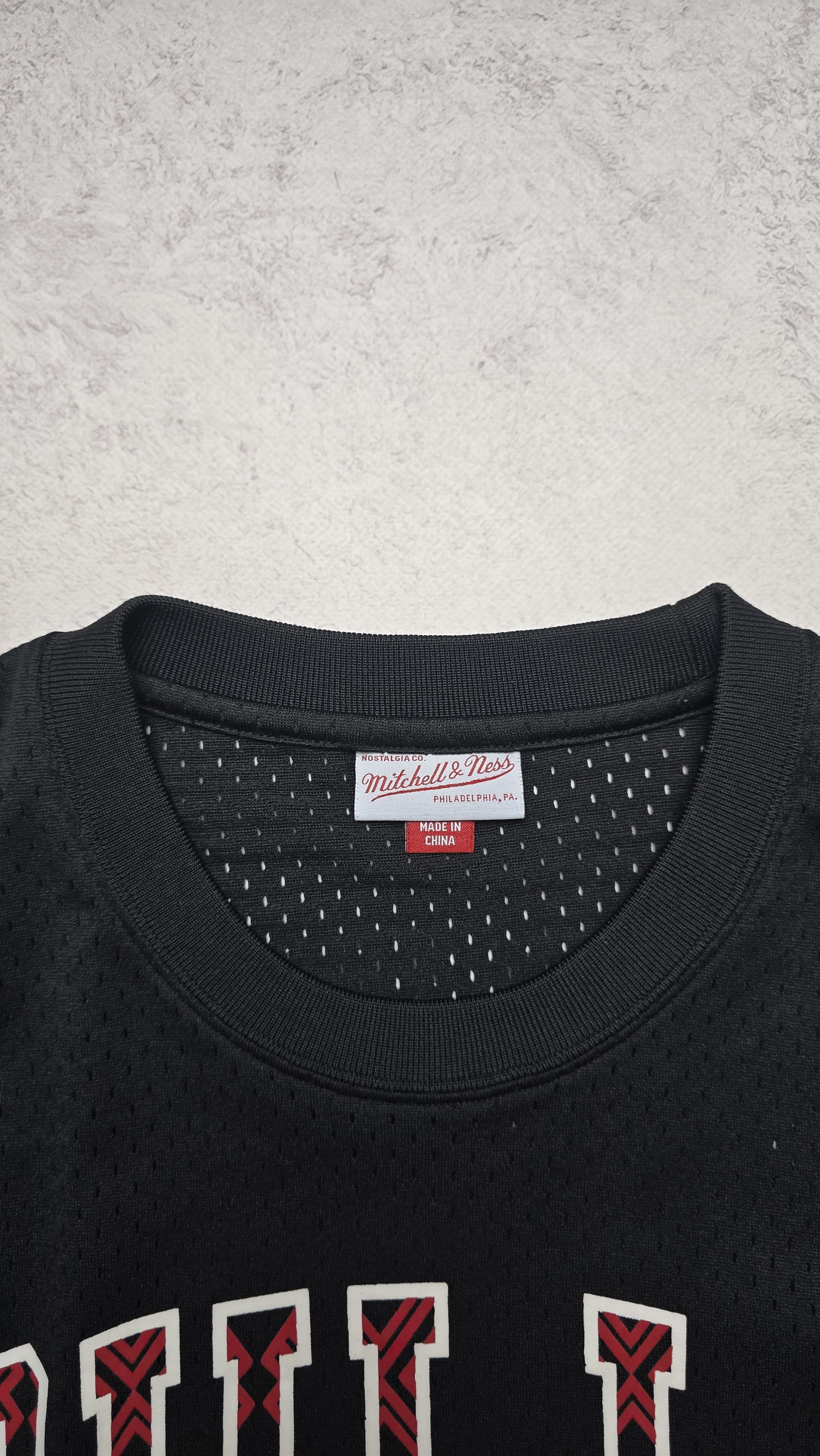 Mitchell & Ness Chicago Bulls Scottie Pippen #33 Name & Number Crewneck HWC Size US M / EU 48-50 / 2 - 15 Thumbnail