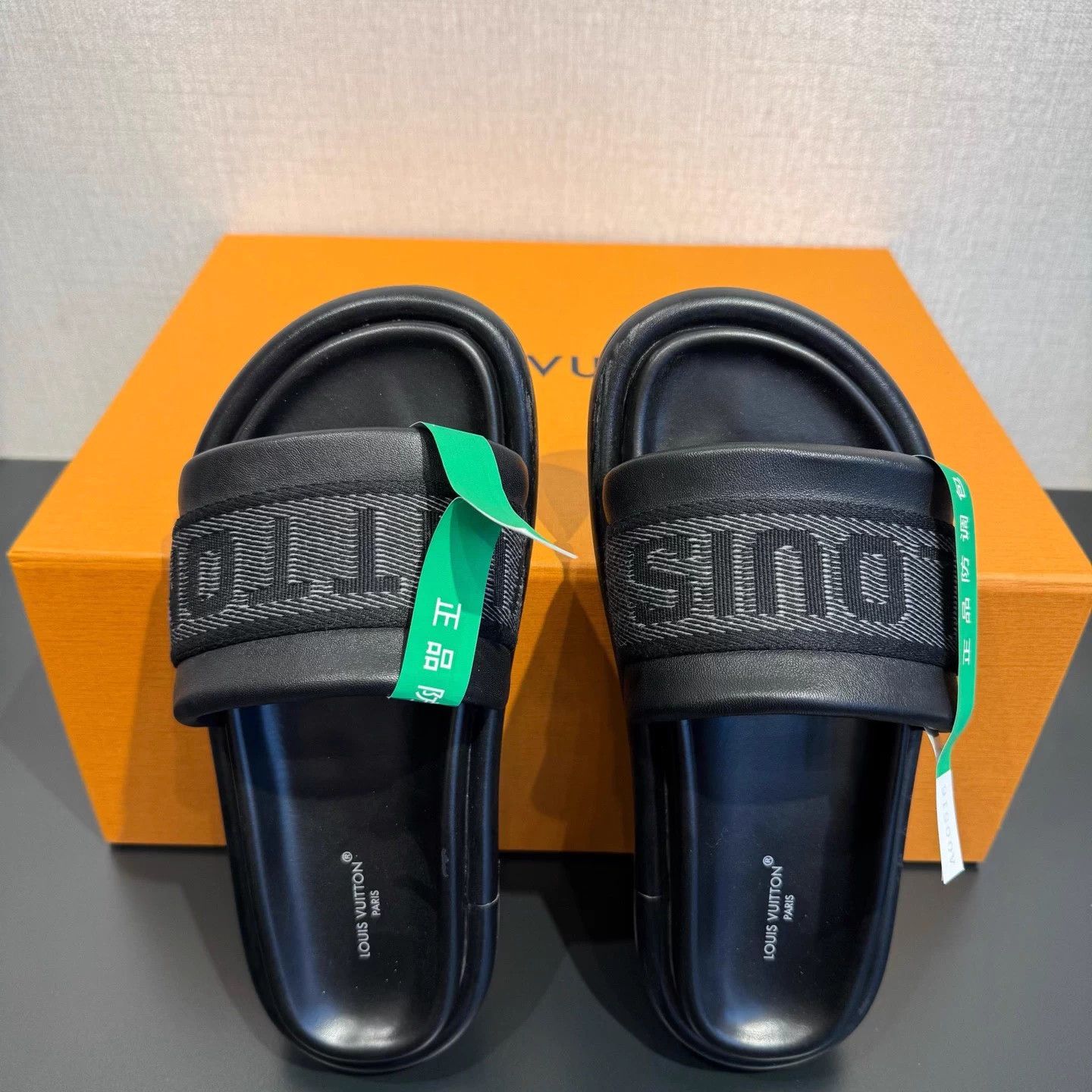 Louis Vuitton LV Bliss 24ss 1-strap Embroidered Slide Black 35 Size US 4 / IT 34 - 3 Thumbnail