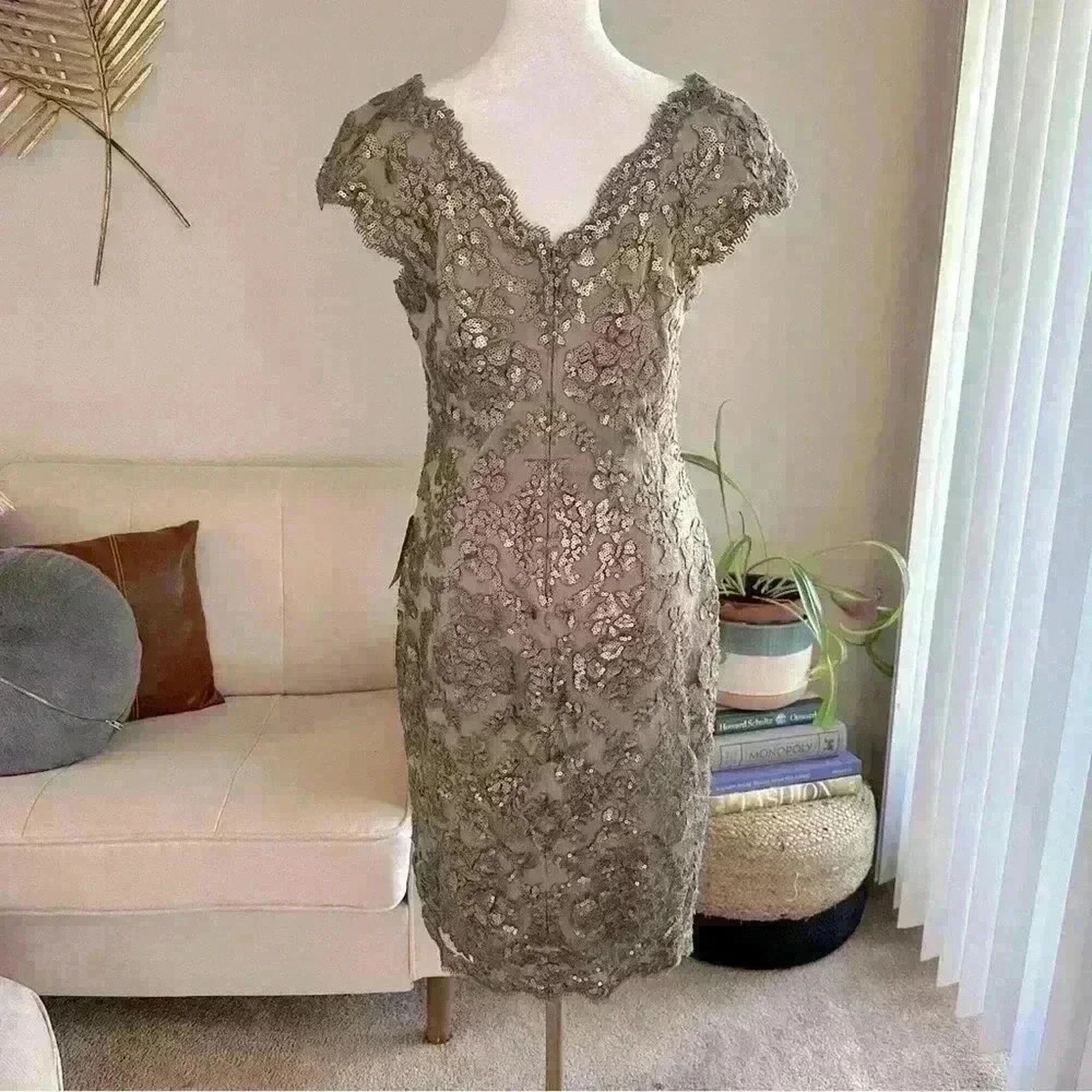 Tadashi Shoji NWT TADASHI SHOJI Paillette Embroidered Lace Dress Sz. 6 Size M / US 6-8 / IT 42-44 - 5 Thumbnail