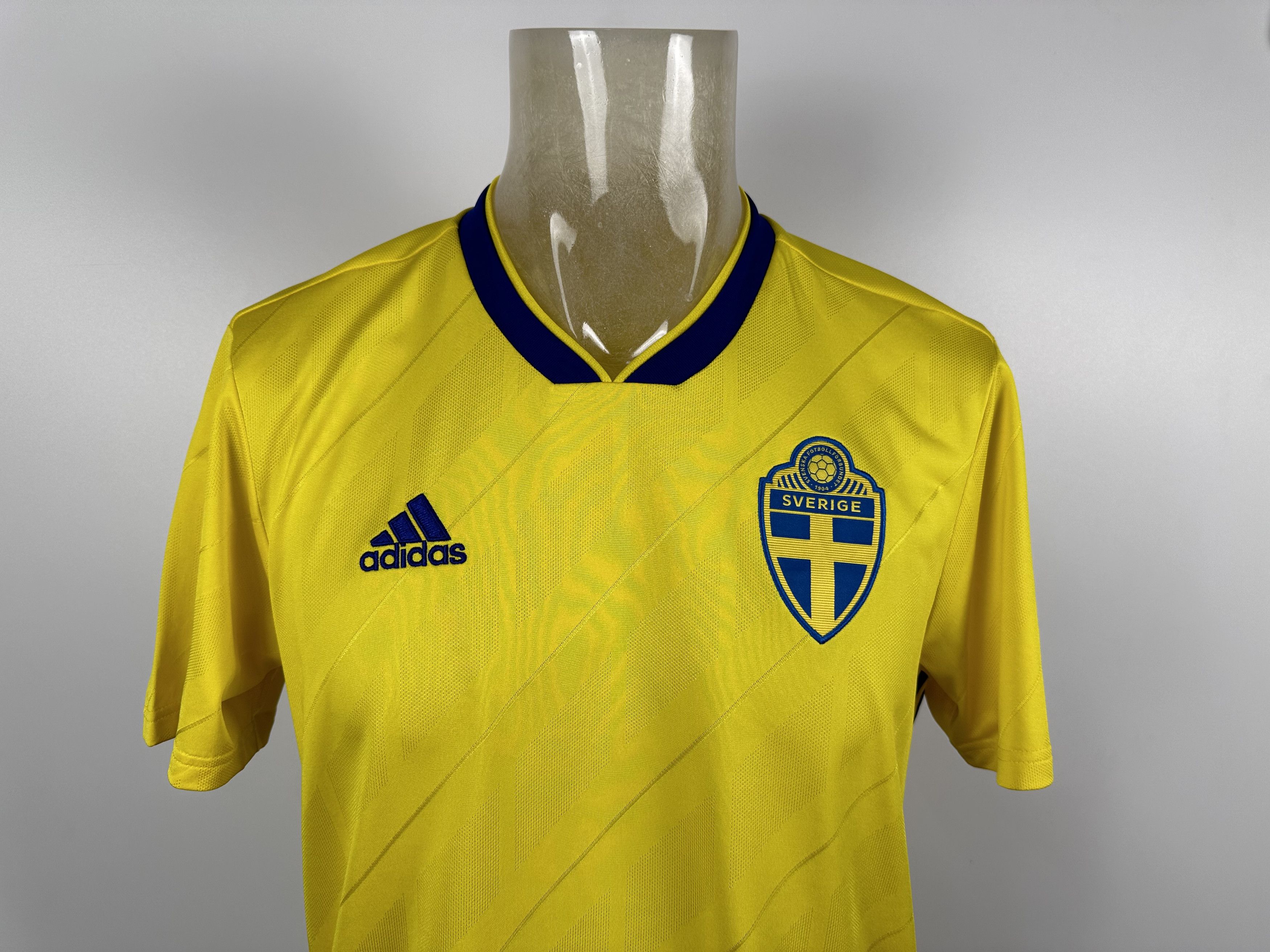 Adidas SWEDEN 2018 2019 FOOTBALL SHIRT SOCCER JERSEY NIKE Size L Size US L / EU 52-54 / 3 - 4 Thumbnail
