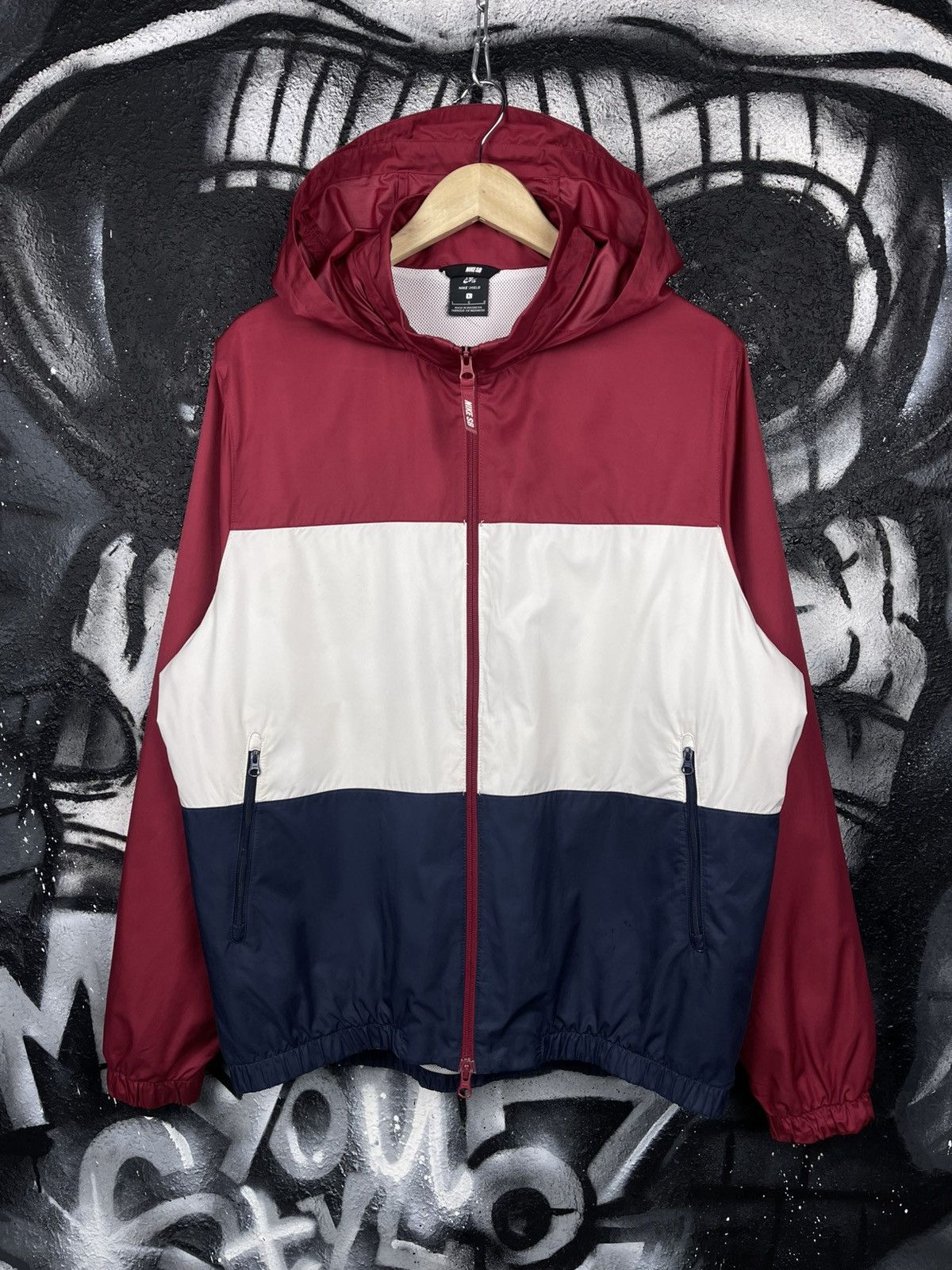 Nike SB Nike SB Windbreaker Hooded Skateboarding Jacket Men’s Size L Size US L / EU 52-54 / 3 - 2 Thumbnail