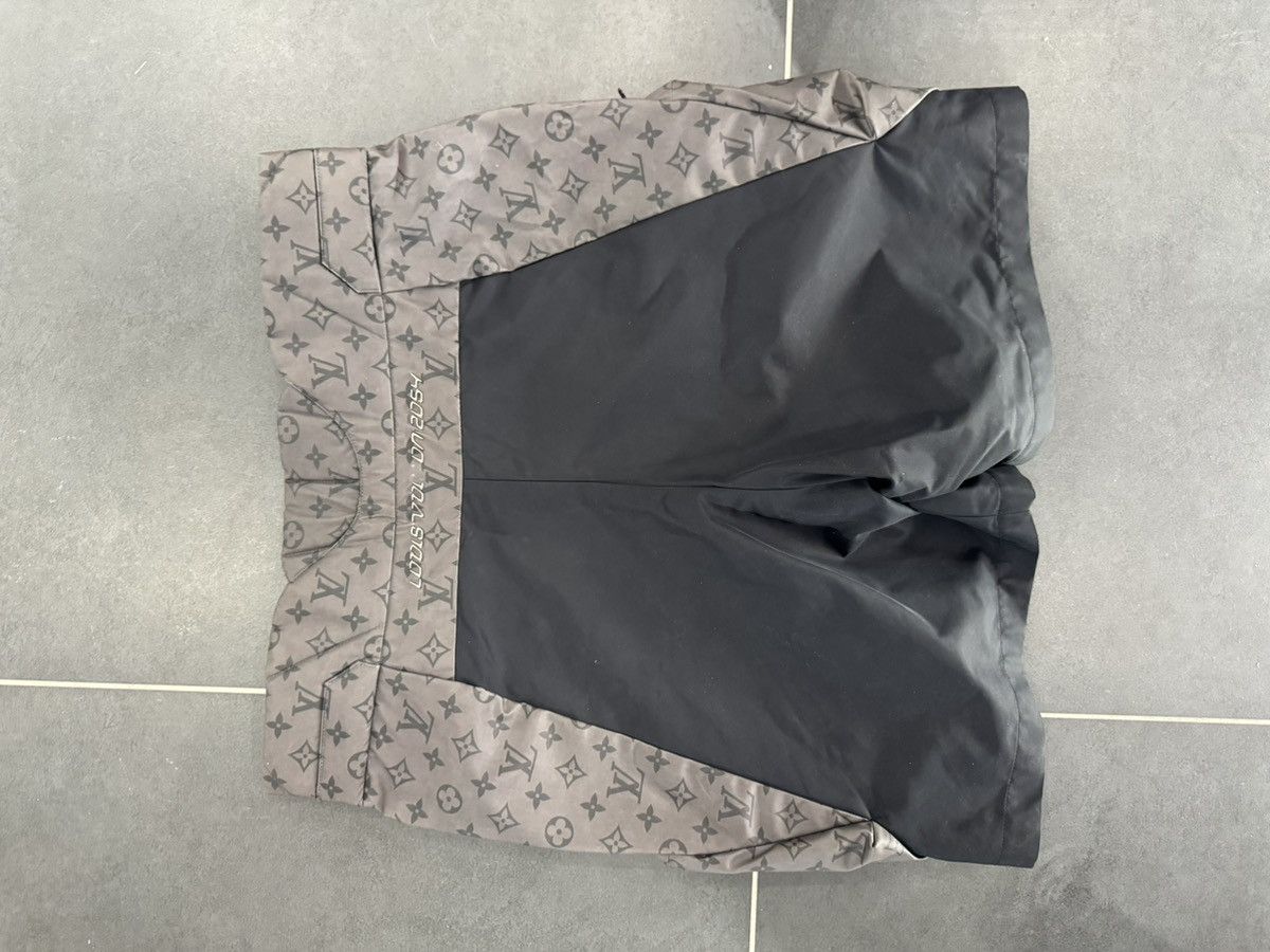 Louis Vuitton louis vuitton Grey 2054 Monogram Padded Shorts Size US 36 / EU 52 - 7 Thumbnail