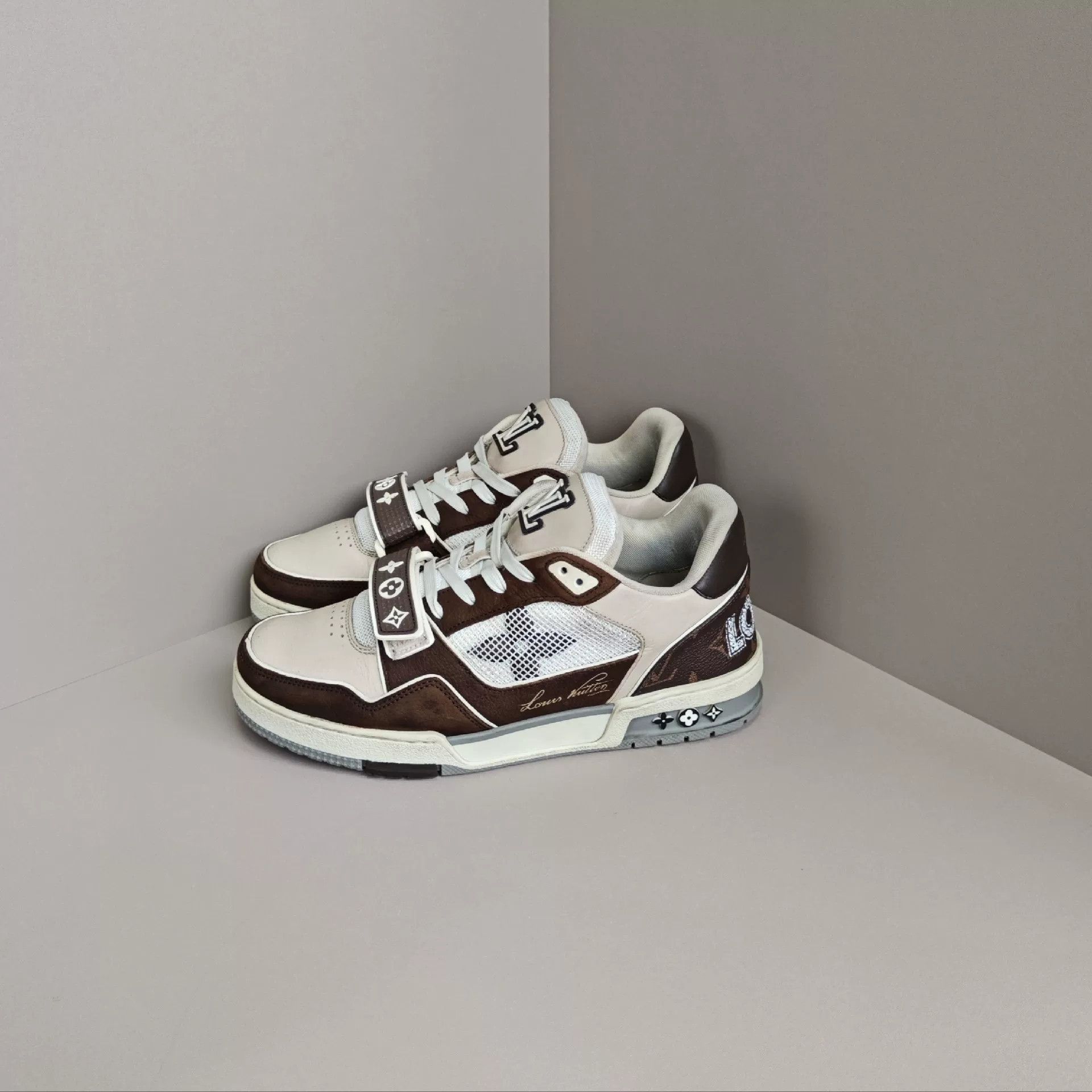 Louis Vuitton Louis Vuitton Training Gray Lowtop Sneakers 7 Men Size US 7 / EU 40 - 1 Thumbnail