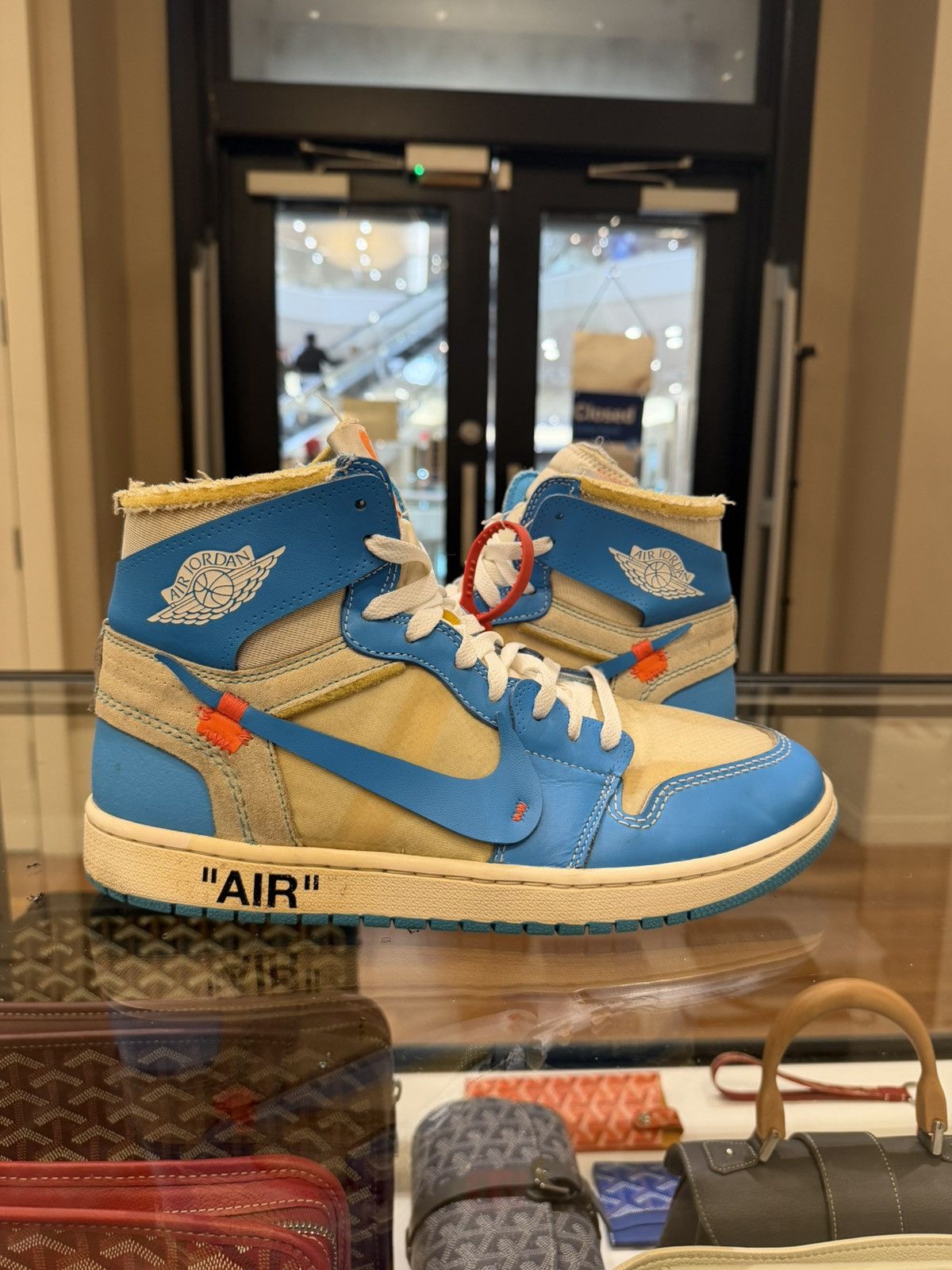 Jordan Brand × Off-White Jordan 1 Retro High - Off White University Blue Size US 10.5 / EU 43-44 - 2 Thumbnail