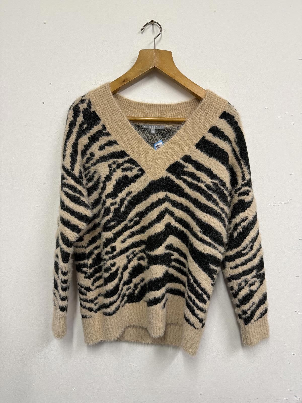 Other Oliver Bonas Beige and Black Zebra Print V-Neck Sweater Size M / US 6-8 / IT 42-44 - 1 Thumbnail