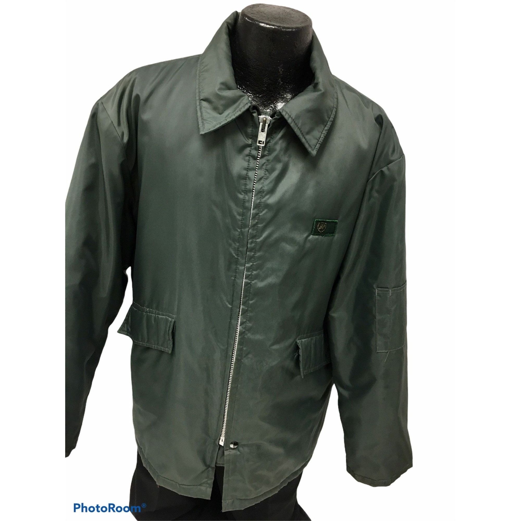BP. Vtg BP British Petroleum Green Insulated Nylon Shop Jacket Size US XL / EU 56 / 4 - 1 Thumbnail